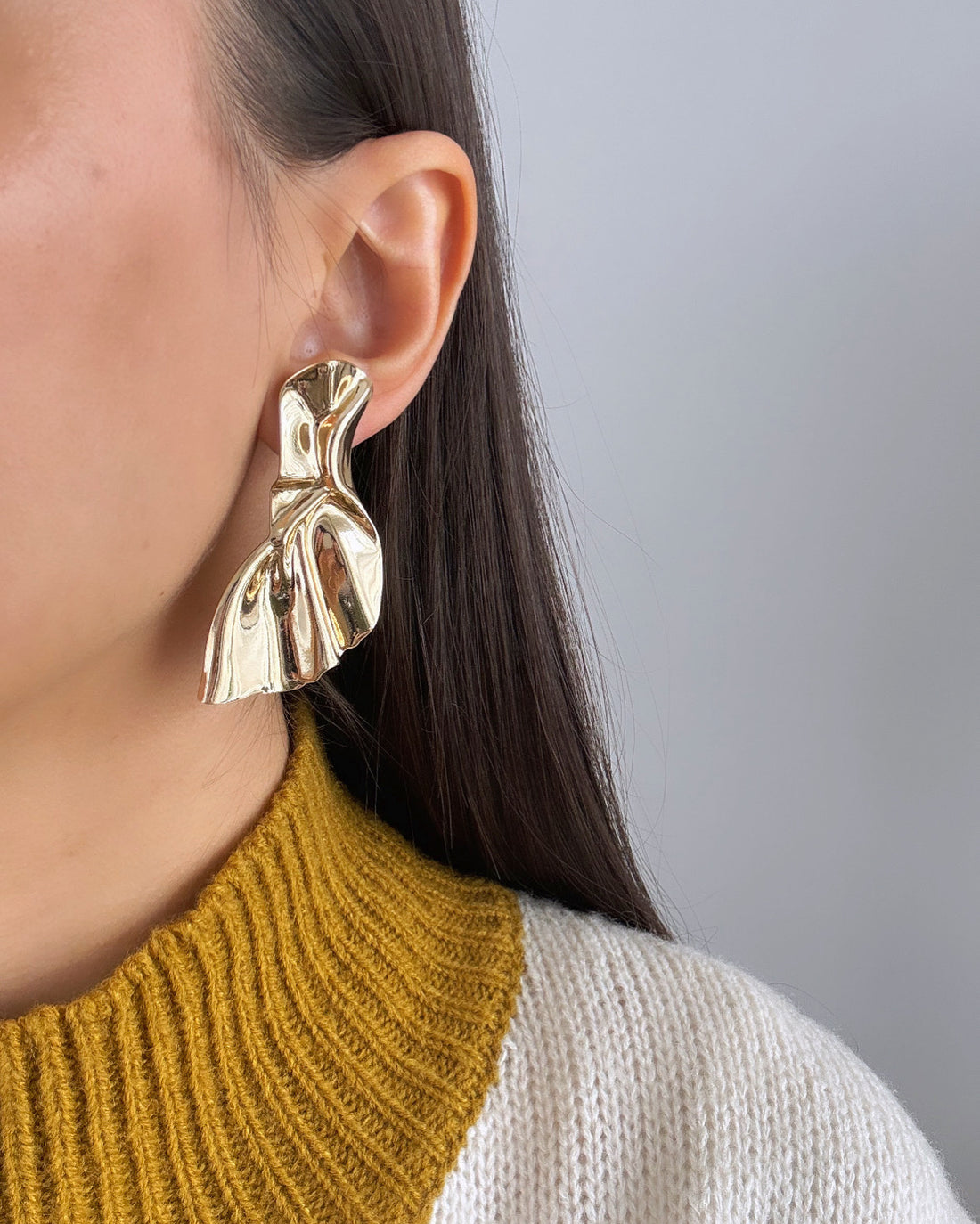 ZANA İTHAL DETAYLI GOLD KÜPE