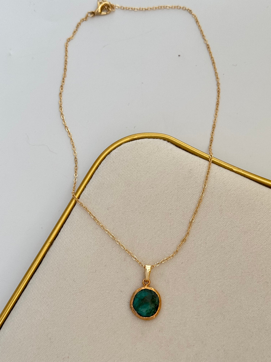 YEŞİL DOĞAL TAŞLI ALTIN KAPLAMA KOLYE