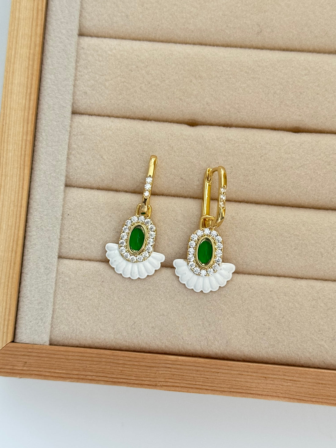 NEXİ YEŞİL TAŞ DETAYLI GOLD KÜPE