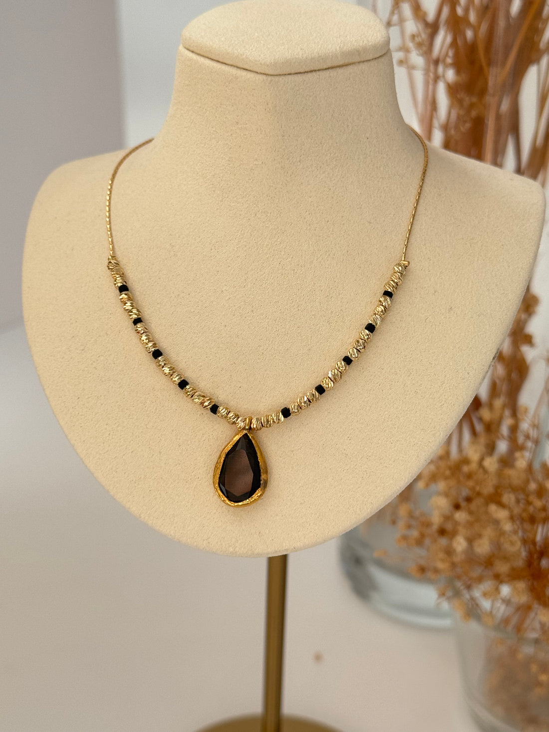 ARYAN SİYAH KRİSTAL TAŞLI ALTIN KAPLAMA DORİKA KOLYE