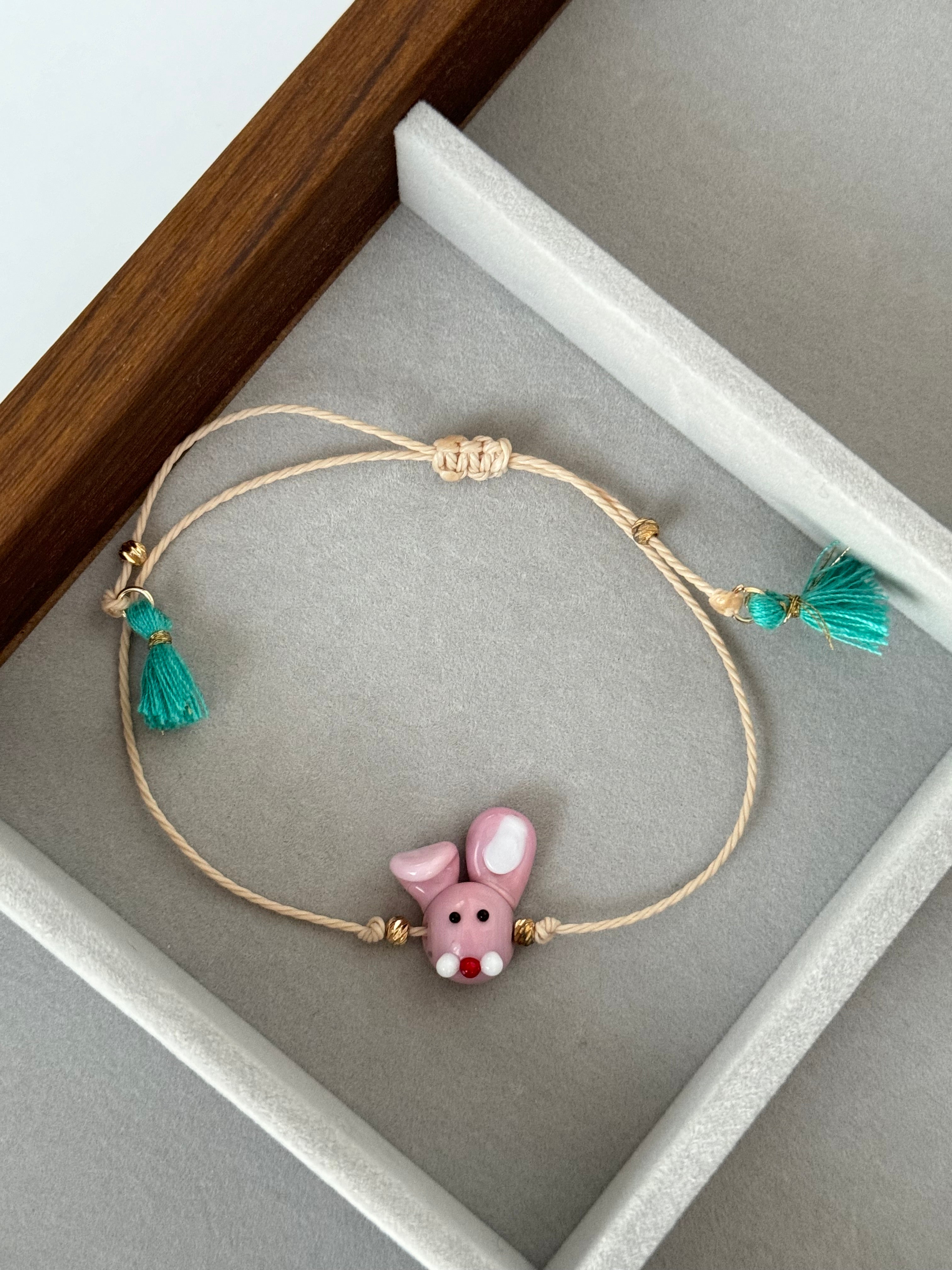 TAVŞAN CAM BONCUK EL YAPIMI İPLİ BİLEKLİK