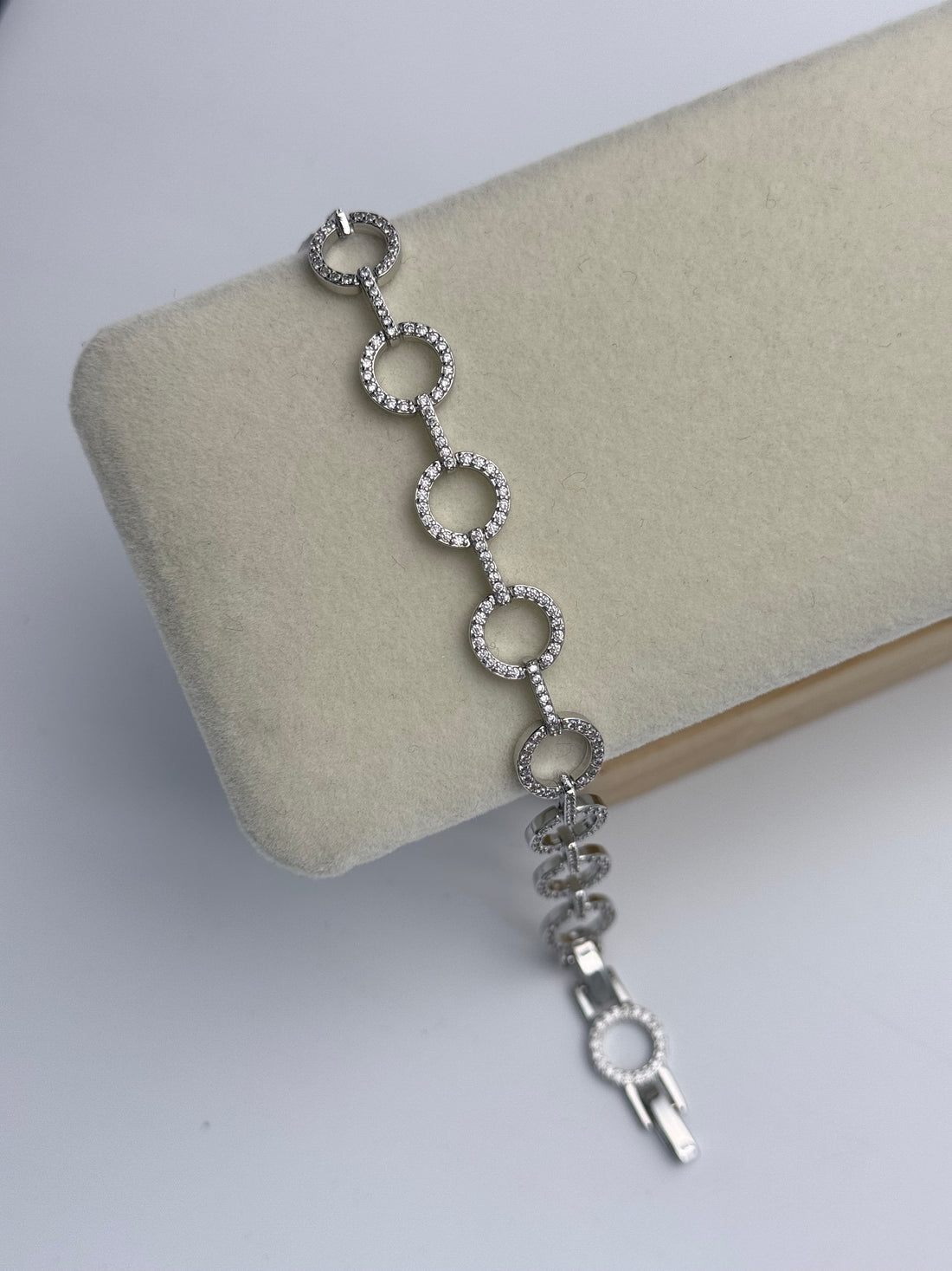 İTHAL ZİRKON TAŞLI HALKA DETAYLI ZİNCİR BİLEKLİK