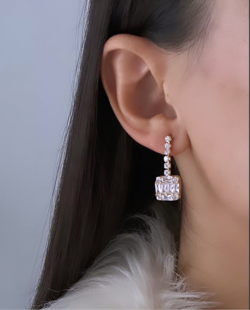 İTHAL BAGET TAŞLI GOLD KÜPE