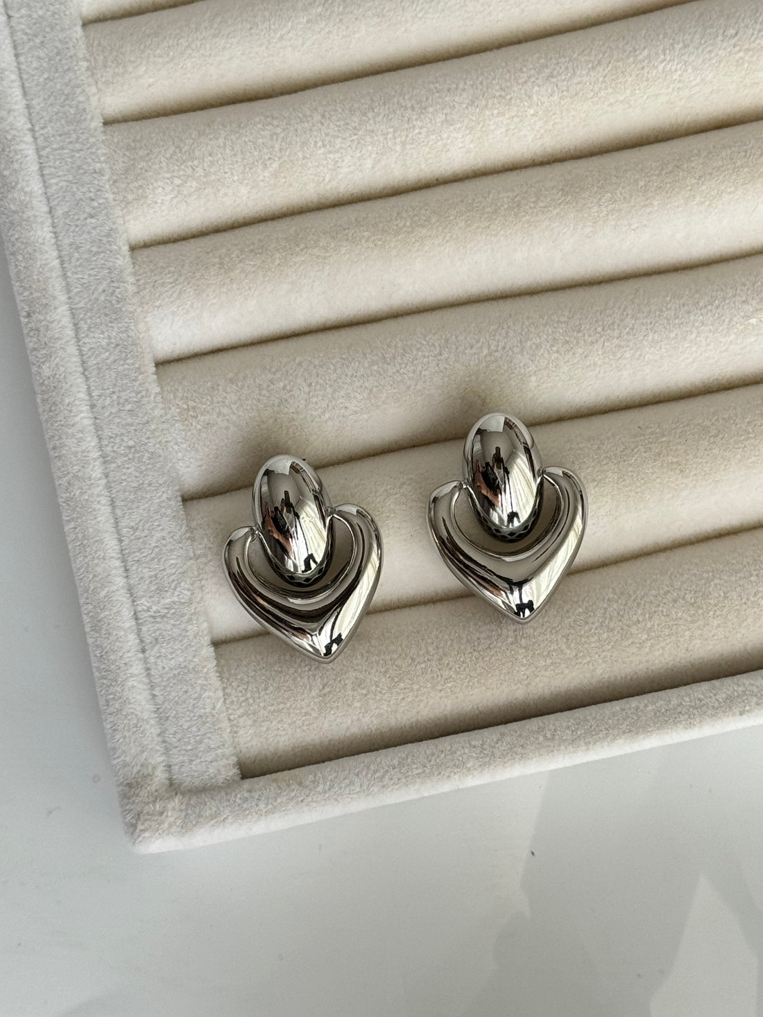 İTHAL DETAYLI SİLVER KÜPE