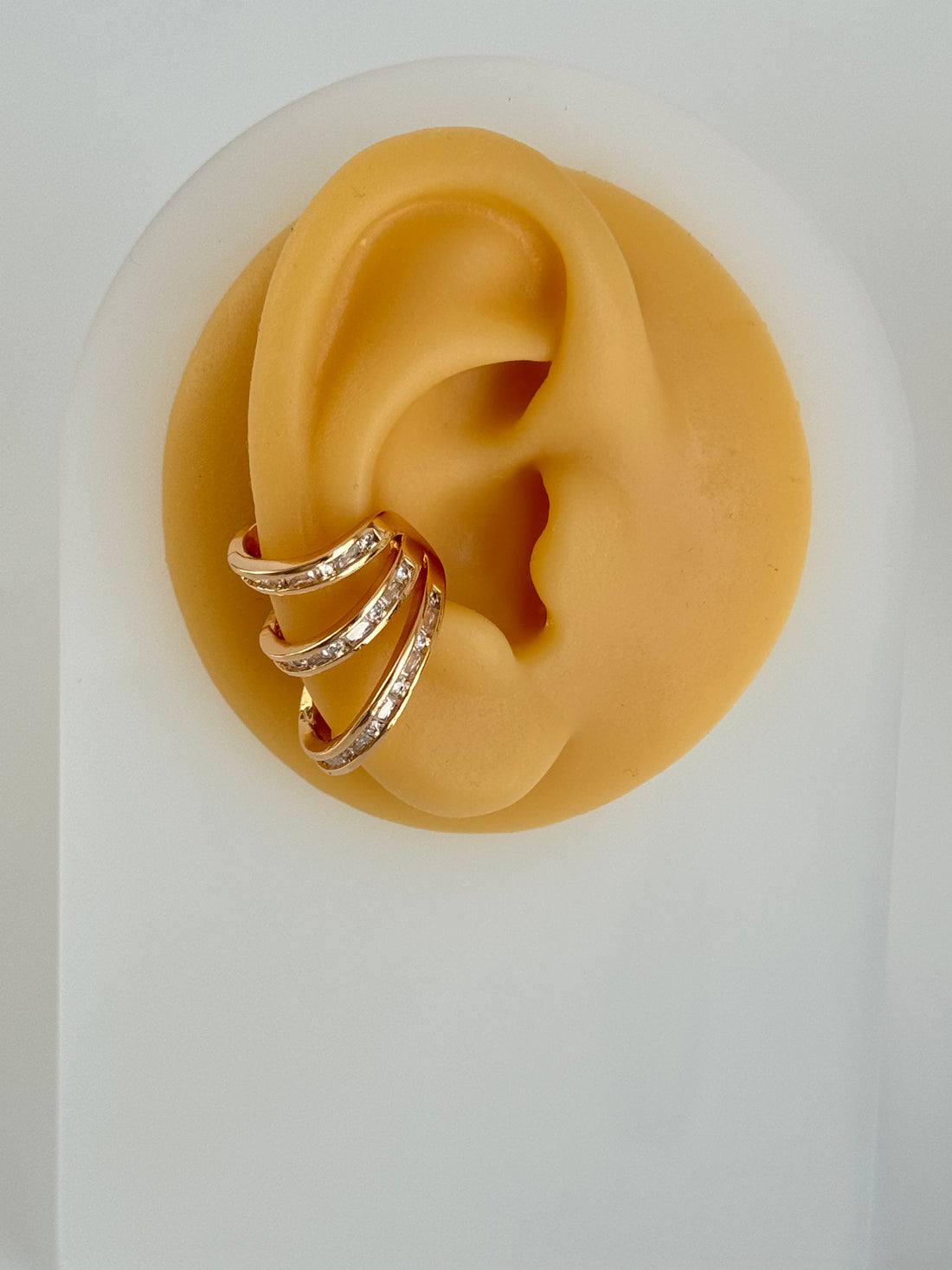 İTHAL TAŞ DETAYLI SIRALI GOLD SAĞ KULAK KIKIRDAK KÜPE EARCUFF