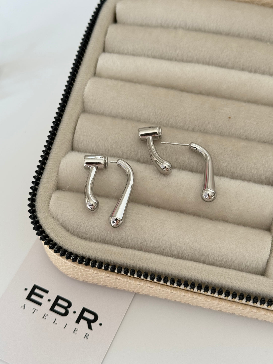 İTHAL ÇİFT TARAFLI SİLVER KÜPE