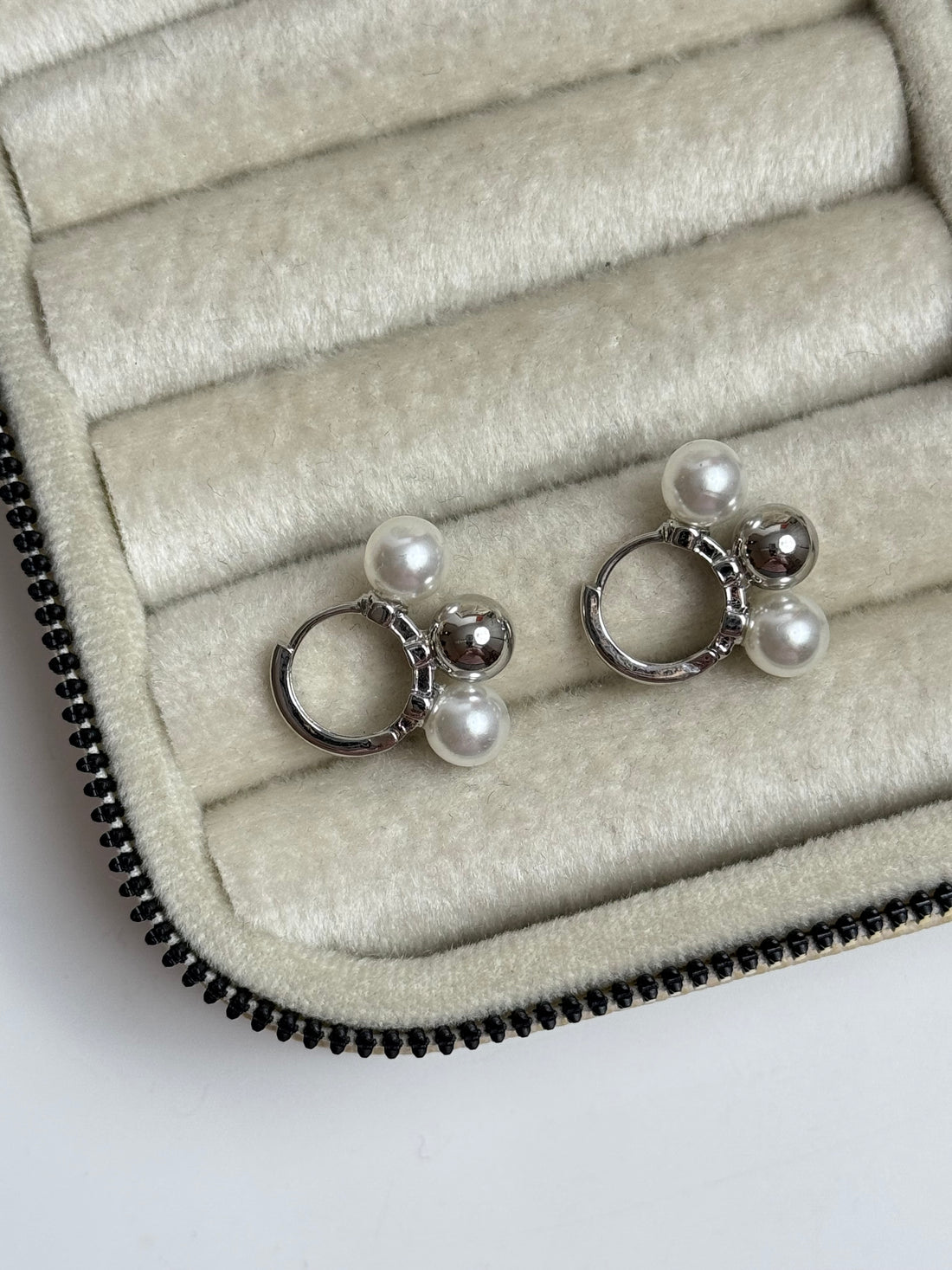 İTHAL İNCİ DETAYLI SİLVER HALKA KÜPE