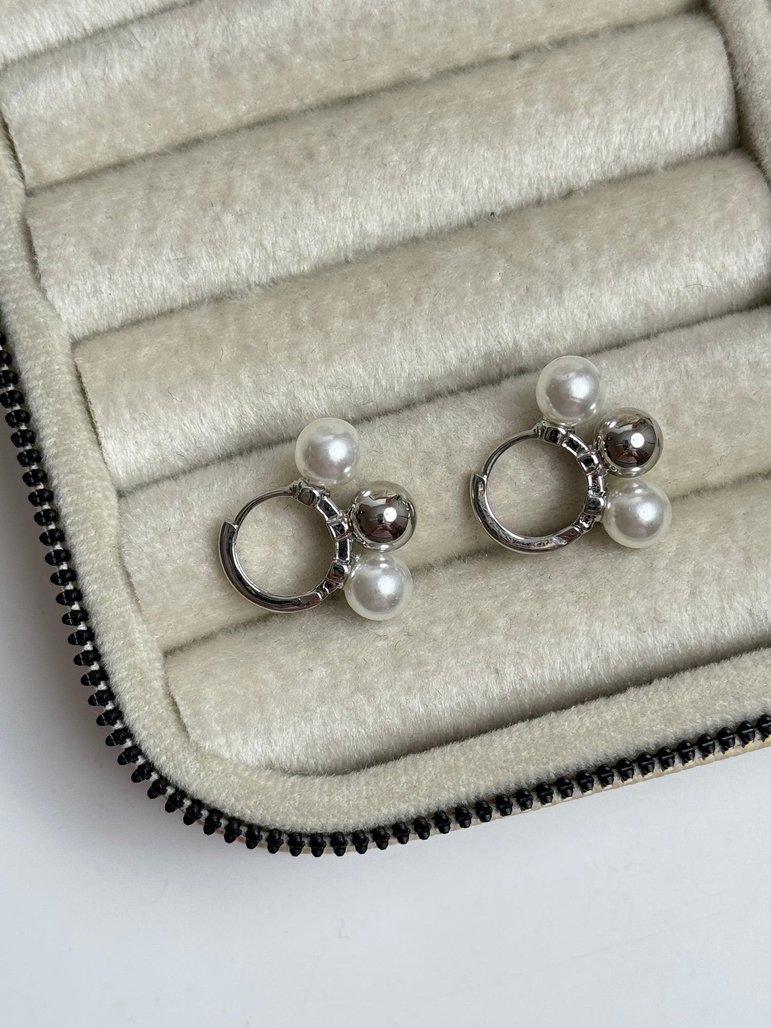 İTHAL İNCİ DETAYLI SİLVER HALKA KÜPE