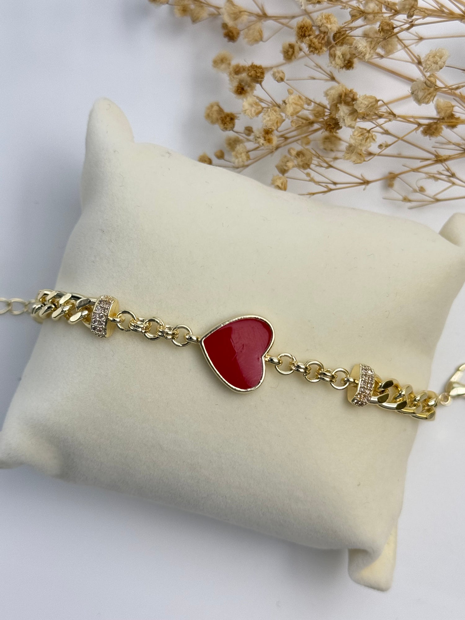 İTHAL KIRMIZI KALP DETAYLI BİLEKLİK