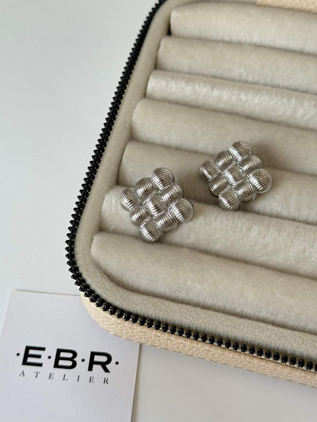 İTHAL KARE SİLVER KÜPE