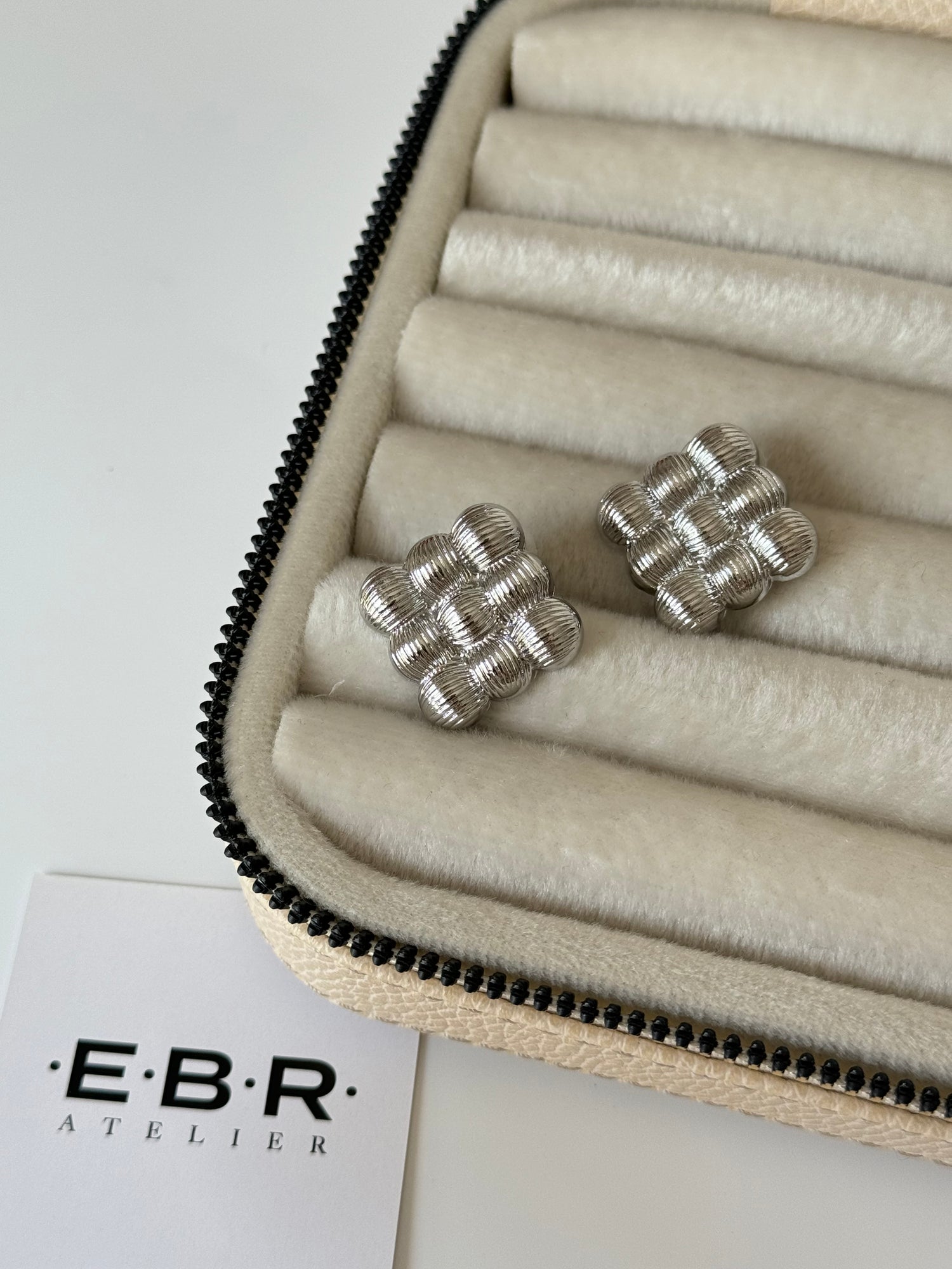 İTHAL KARE SİLVER KÜPE