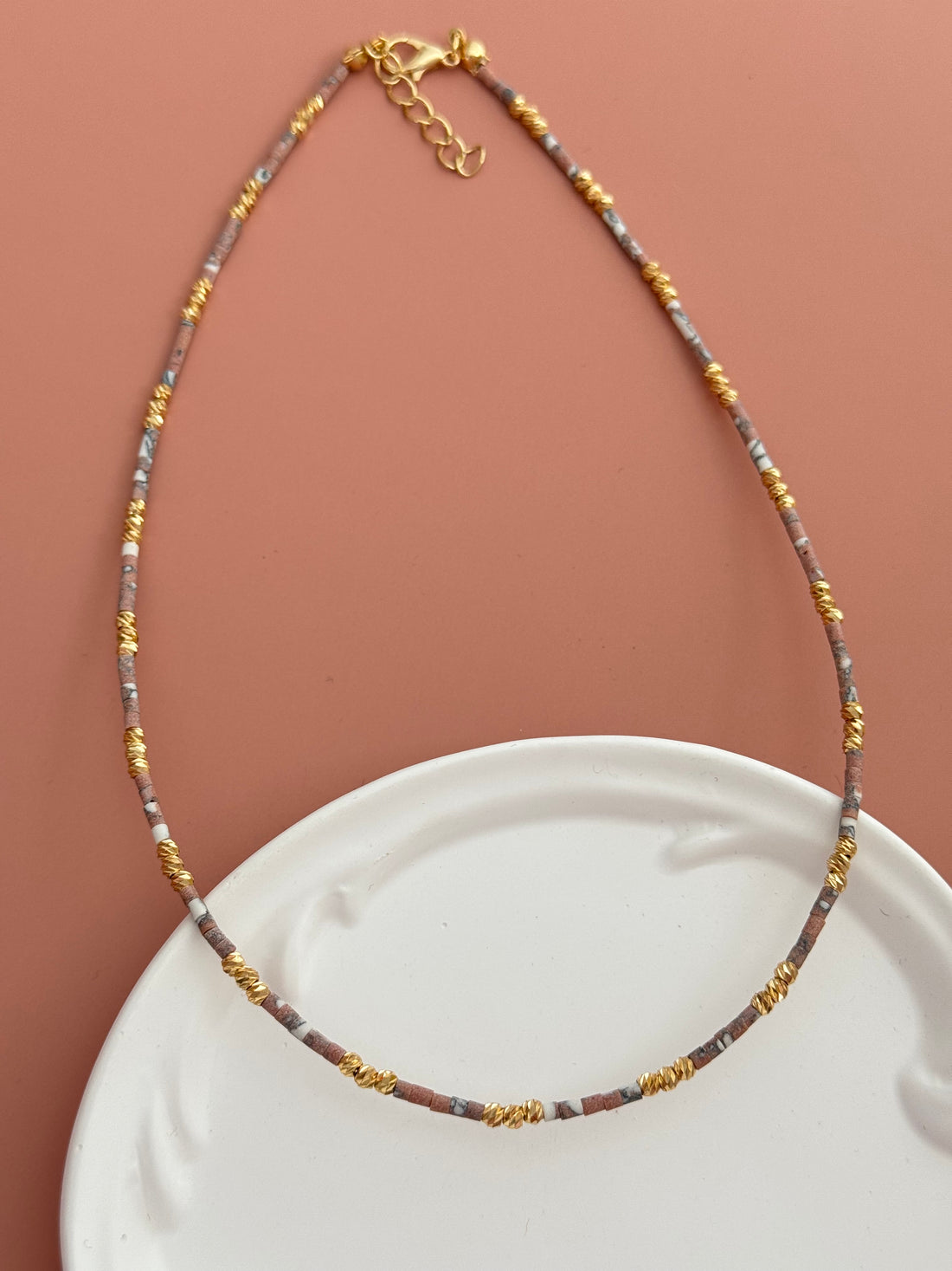 TATİ PEMBE RENKLİ ALTIN KAPLAMA DORİKA KOLYE