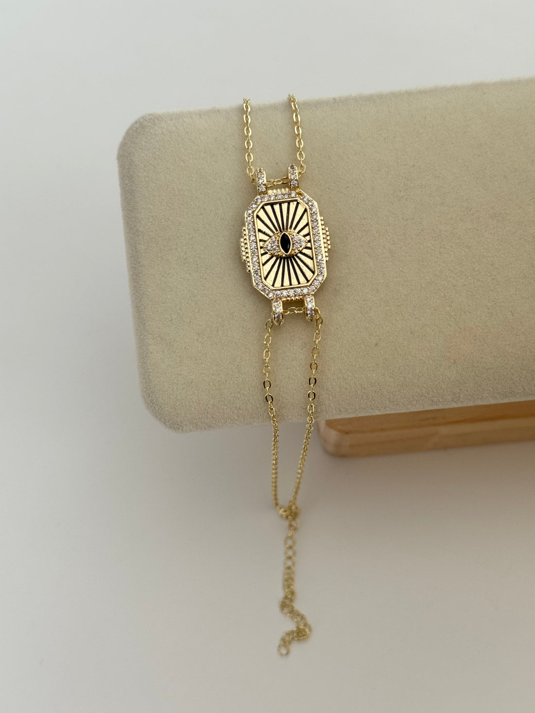 VİON GÖZ DETAYLI GOLD BİLEKLİK