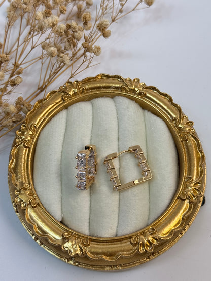 ZİRKON TAŞLI KARE GOLD HALKA KÜPE