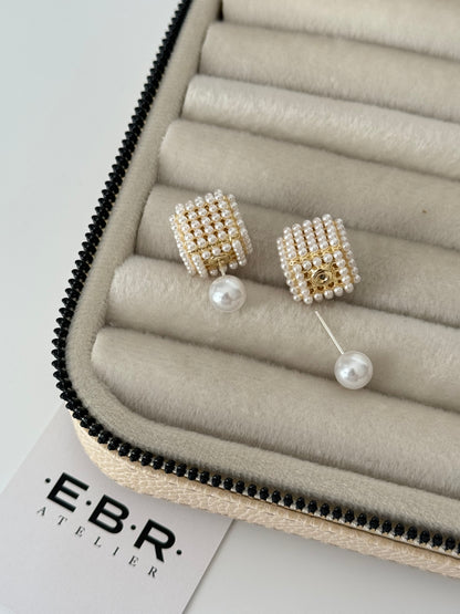 İTHAL MARKA MODEL KÜP DETAYLLI GOLD KÜPE