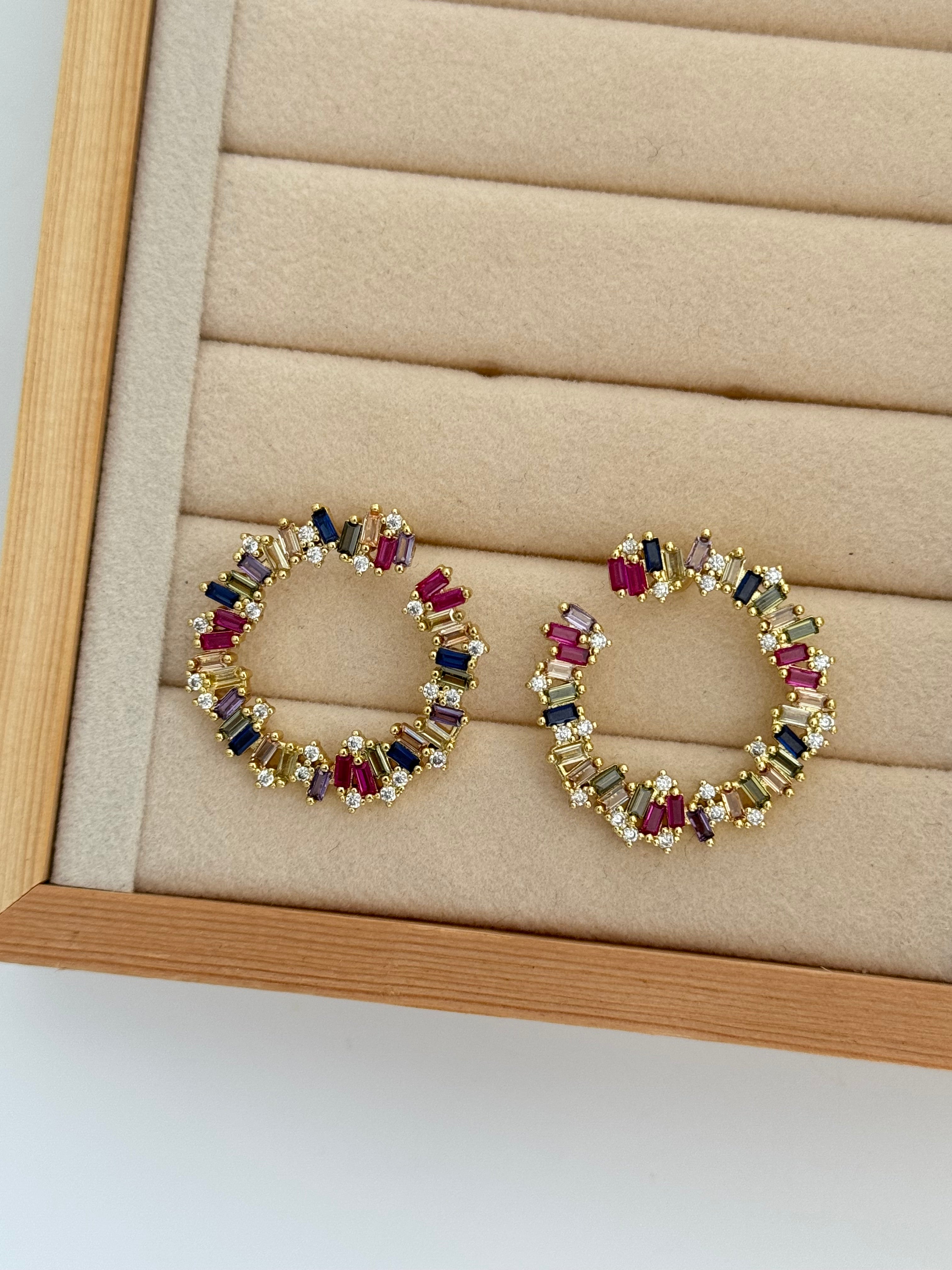 MİOX RENKLİ TAŞ DETAYLI GOLD KÜPE