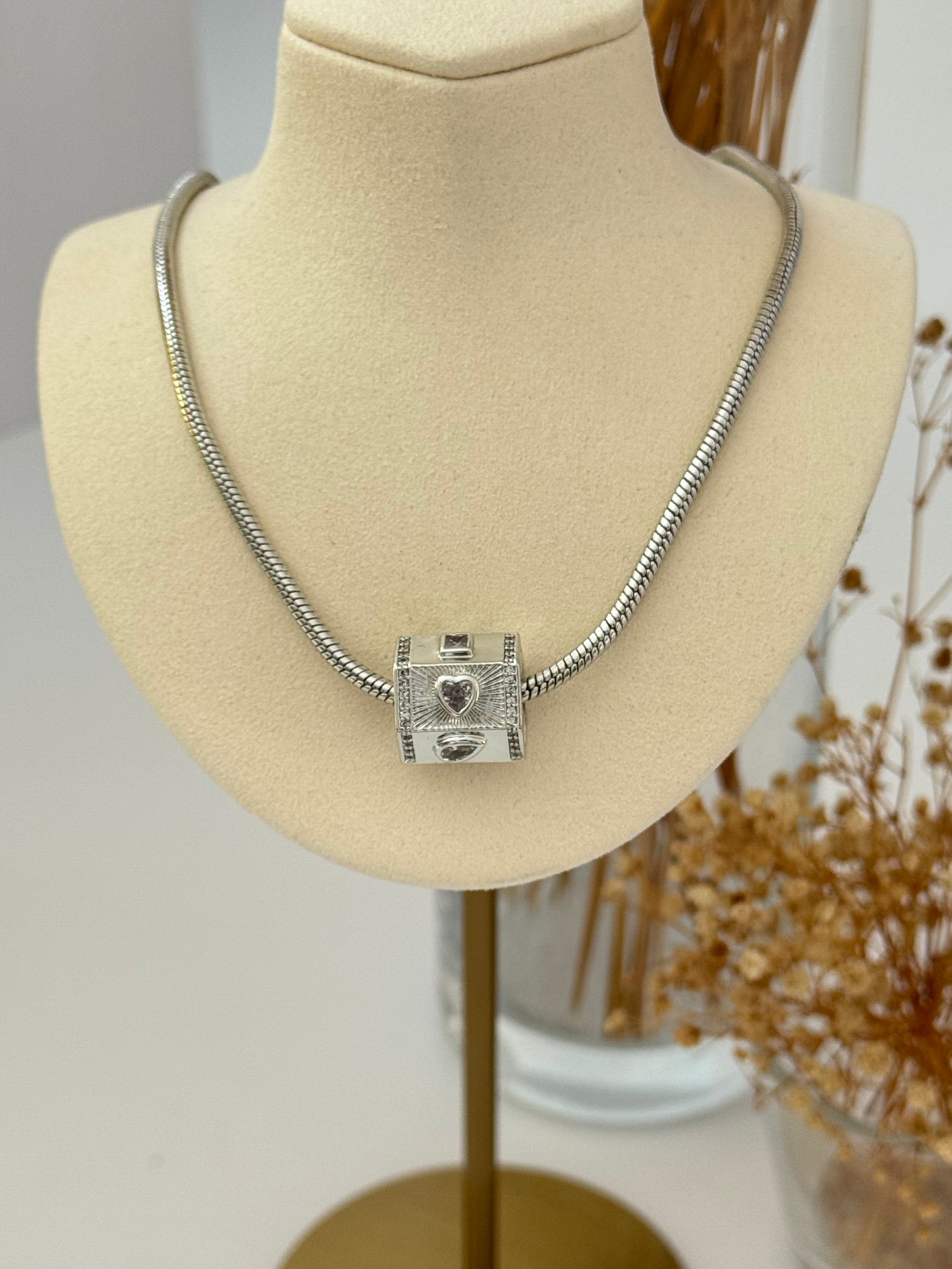 İTHAL DETAYLI SİLVER KOLYE