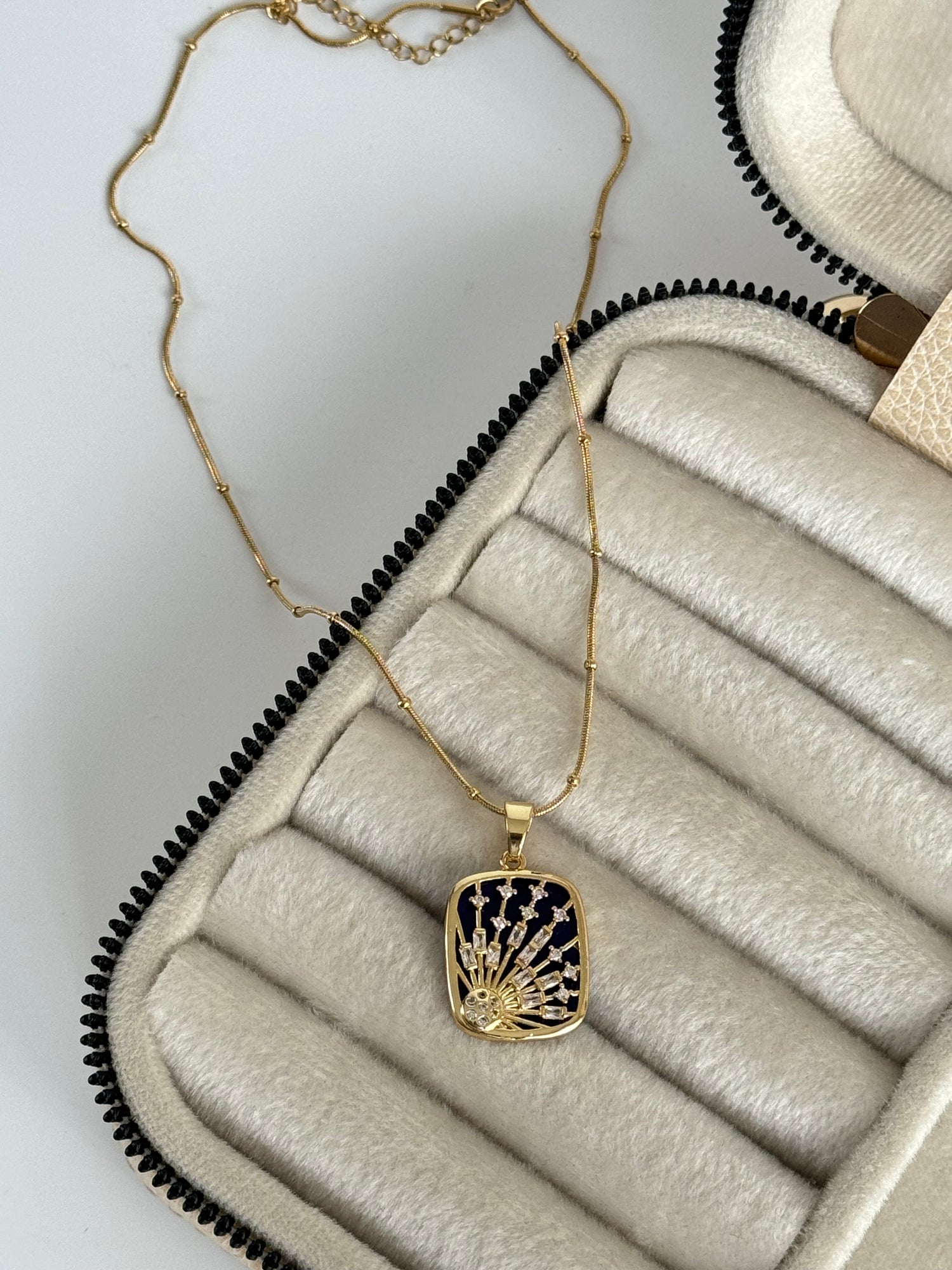 LACİVERT RENKLİ GOLD TAROT ÇELİK KOLYE