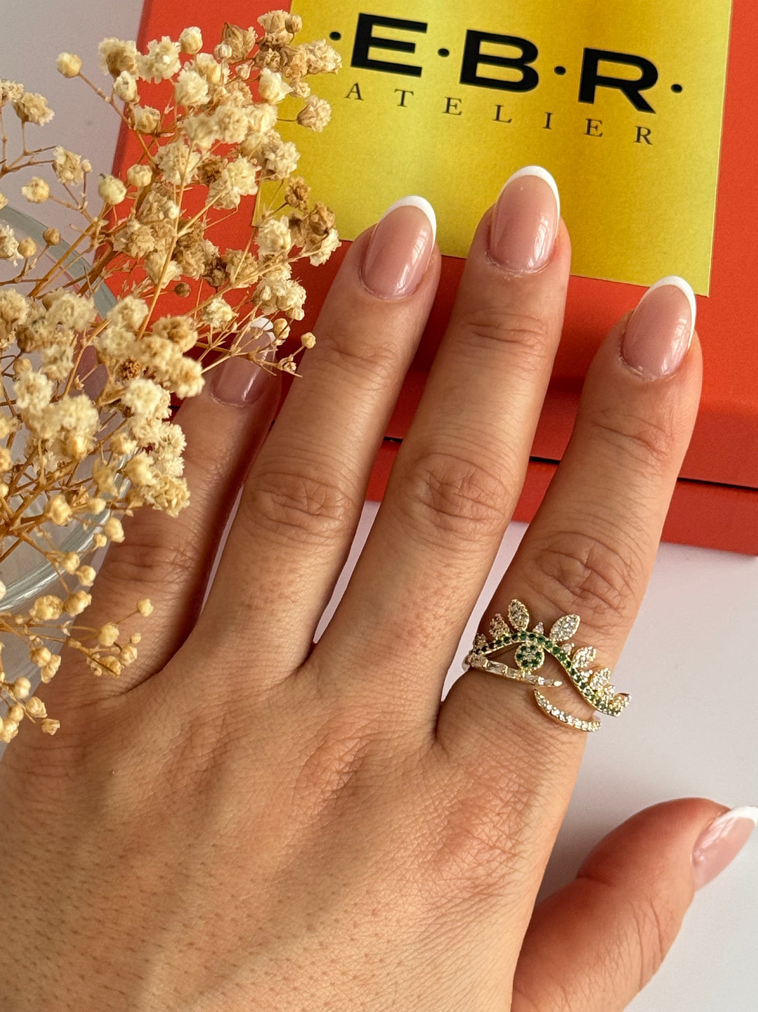 İTHAL YEŞİL TAŞLI GÖZ DETAYLI SİLVER YÜZÜK