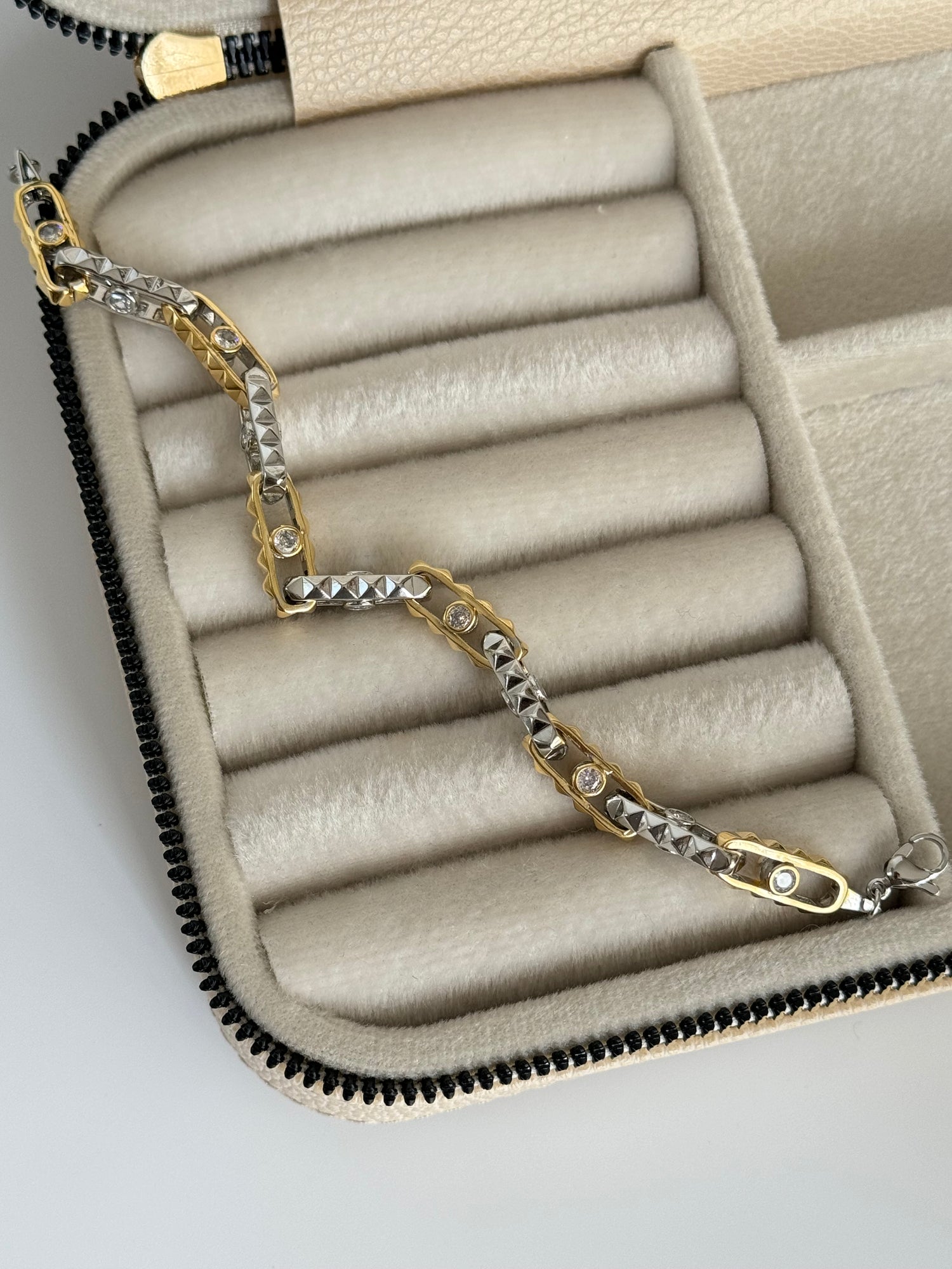 İTHAL TAŞ DETAYLI ÇİFT RENK ZİNCİR BİLEKLİK