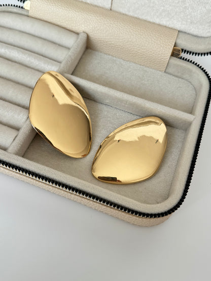 İTHAL DİVA MODEL ASİMETRİK GOLD KÜPE