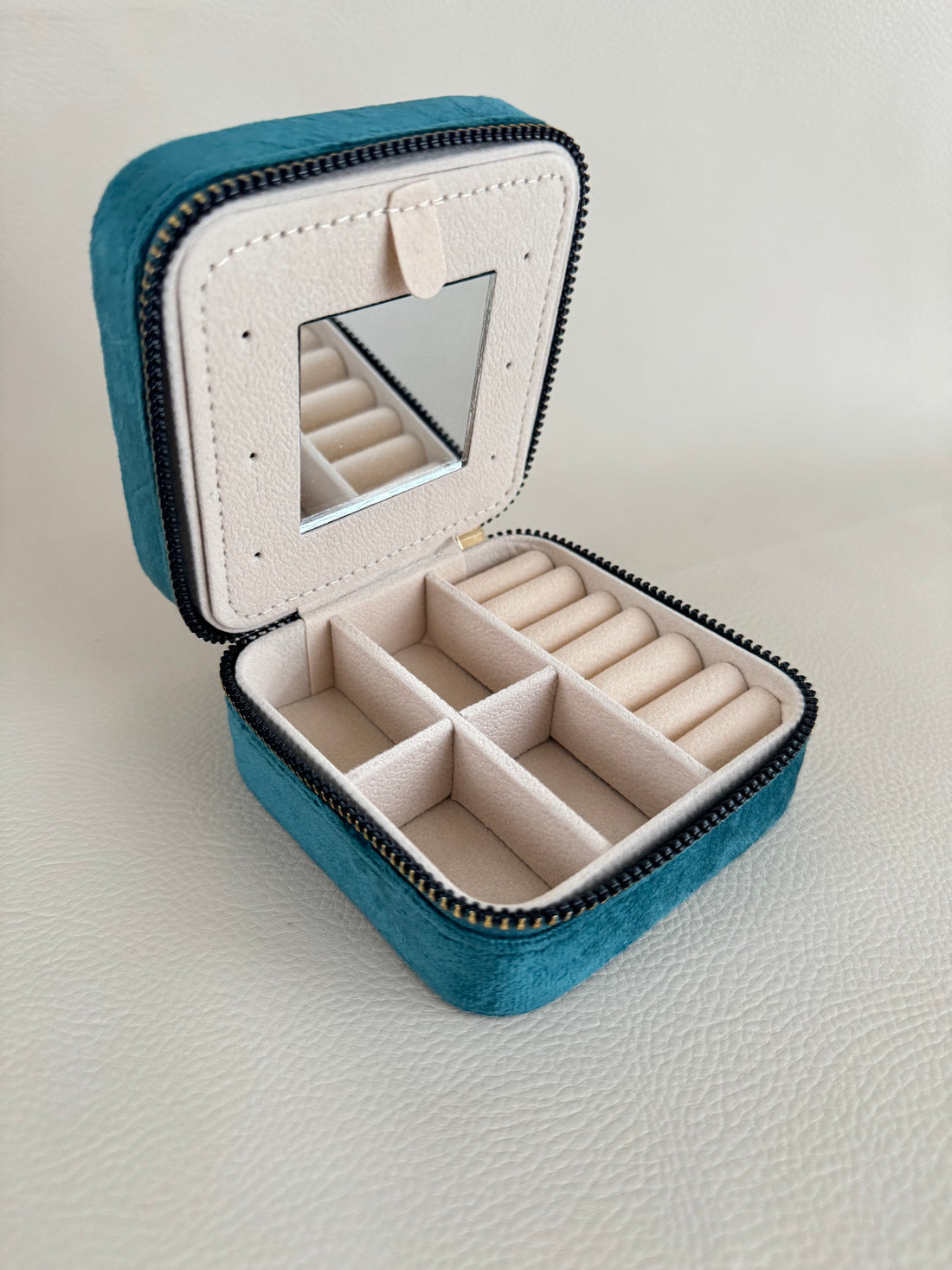 İTHAL MAVİ RENKLİ TAKI KUTUSU