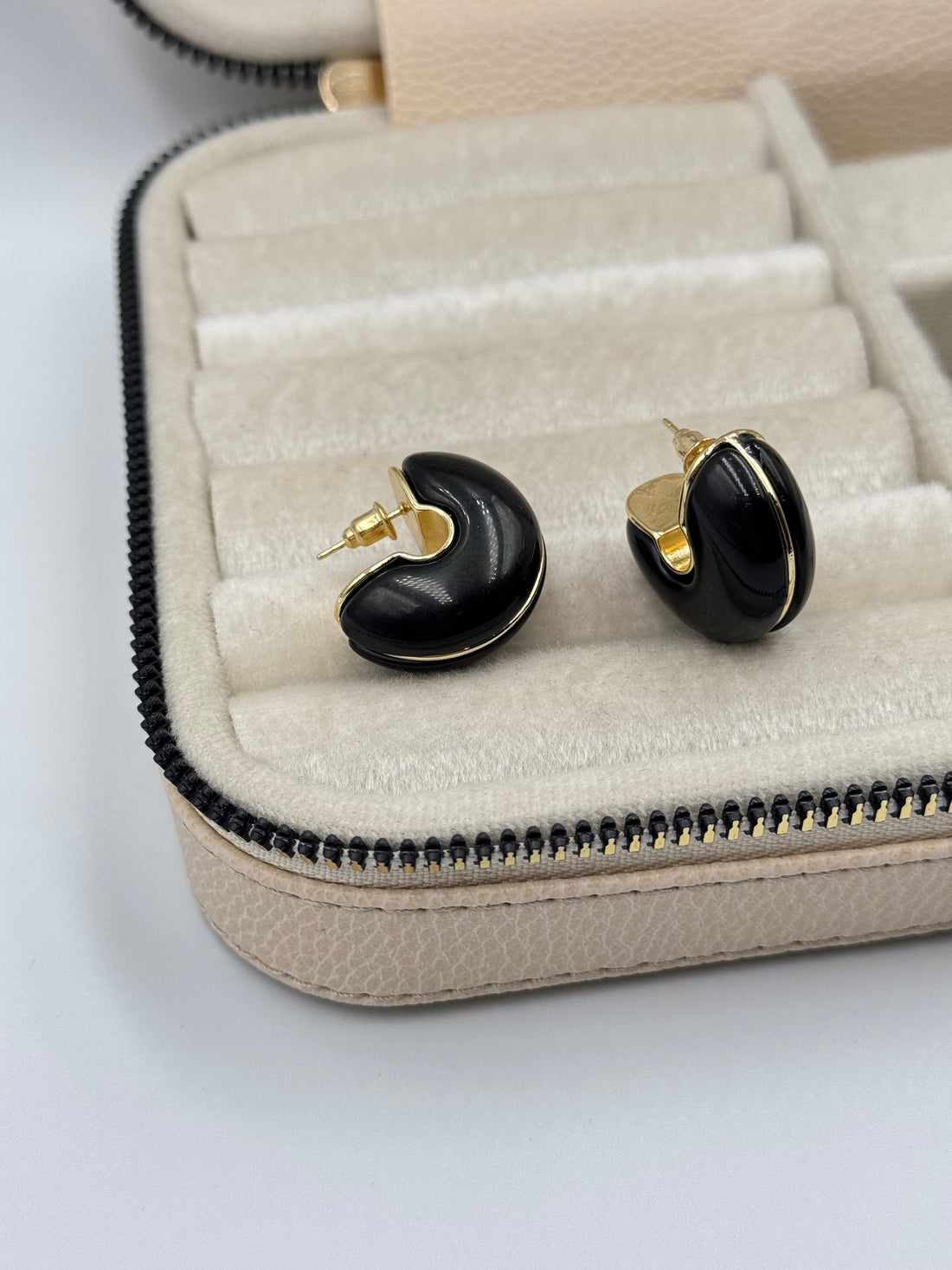 İTHAL SİYAH KEMİK HALKA KÜPE