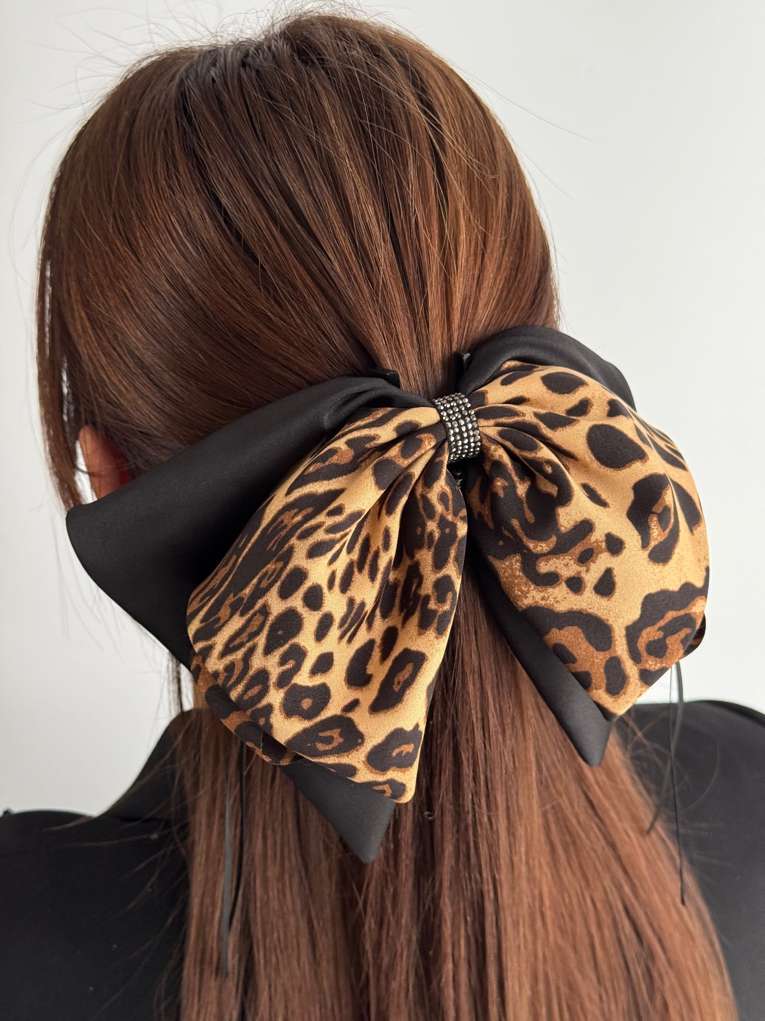 İTHAL TAŞLI FİYONKLU KURDELELİ MANDAL TOKA