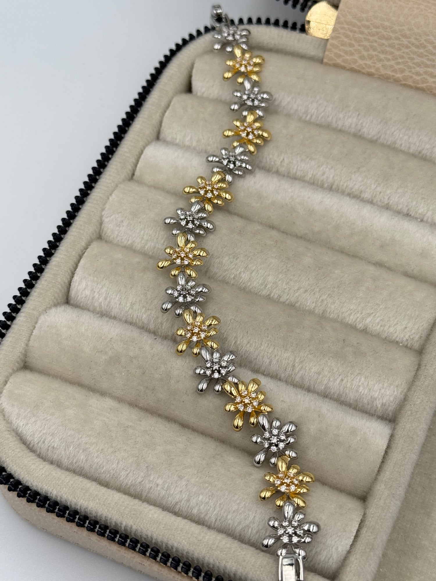 İTHAL ÇİÇEK DETAYLI ÇİFT RENK BİLEKLİK