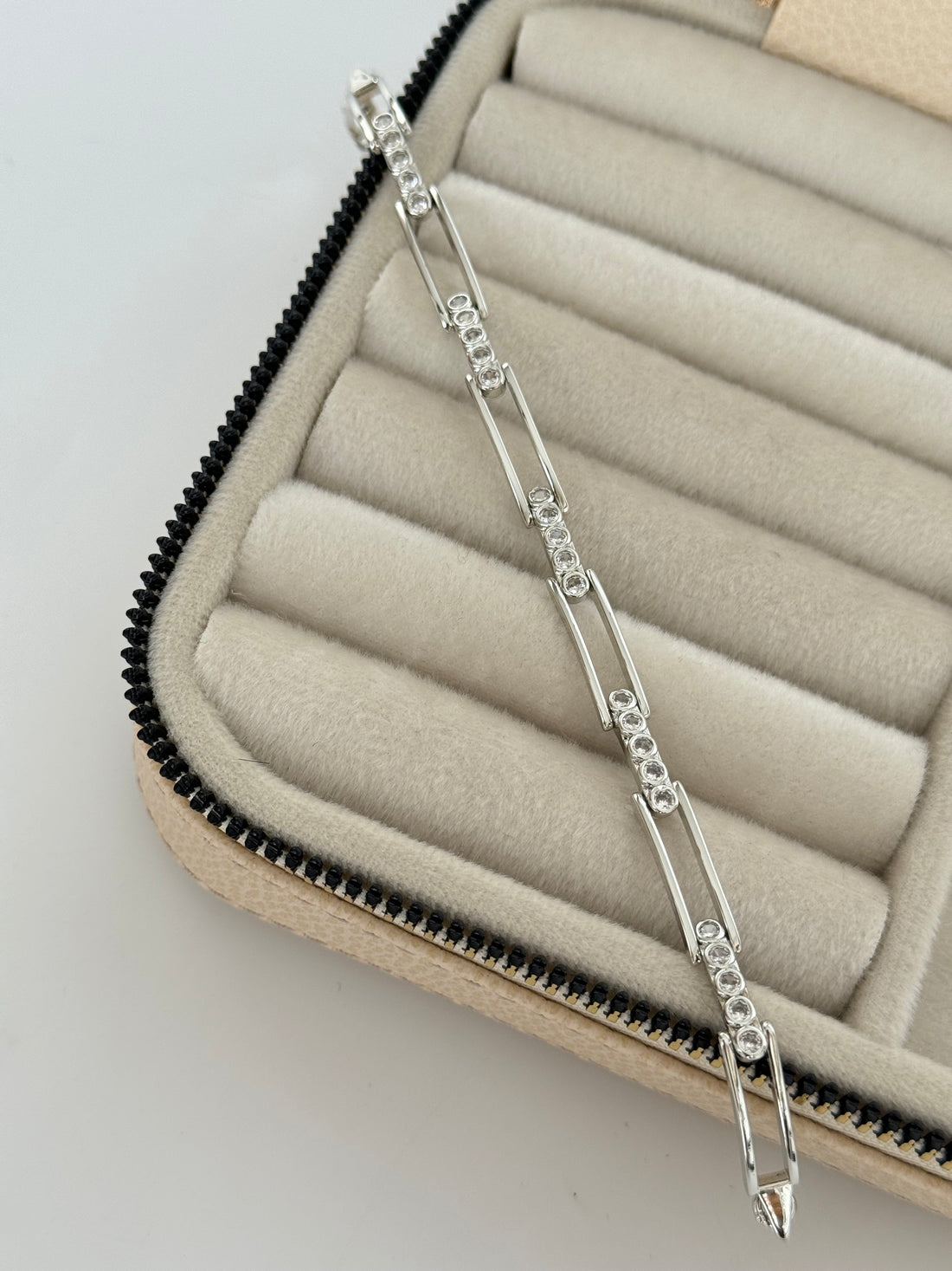 İTHAL DETAYLI SİLVER BİLEKLİK