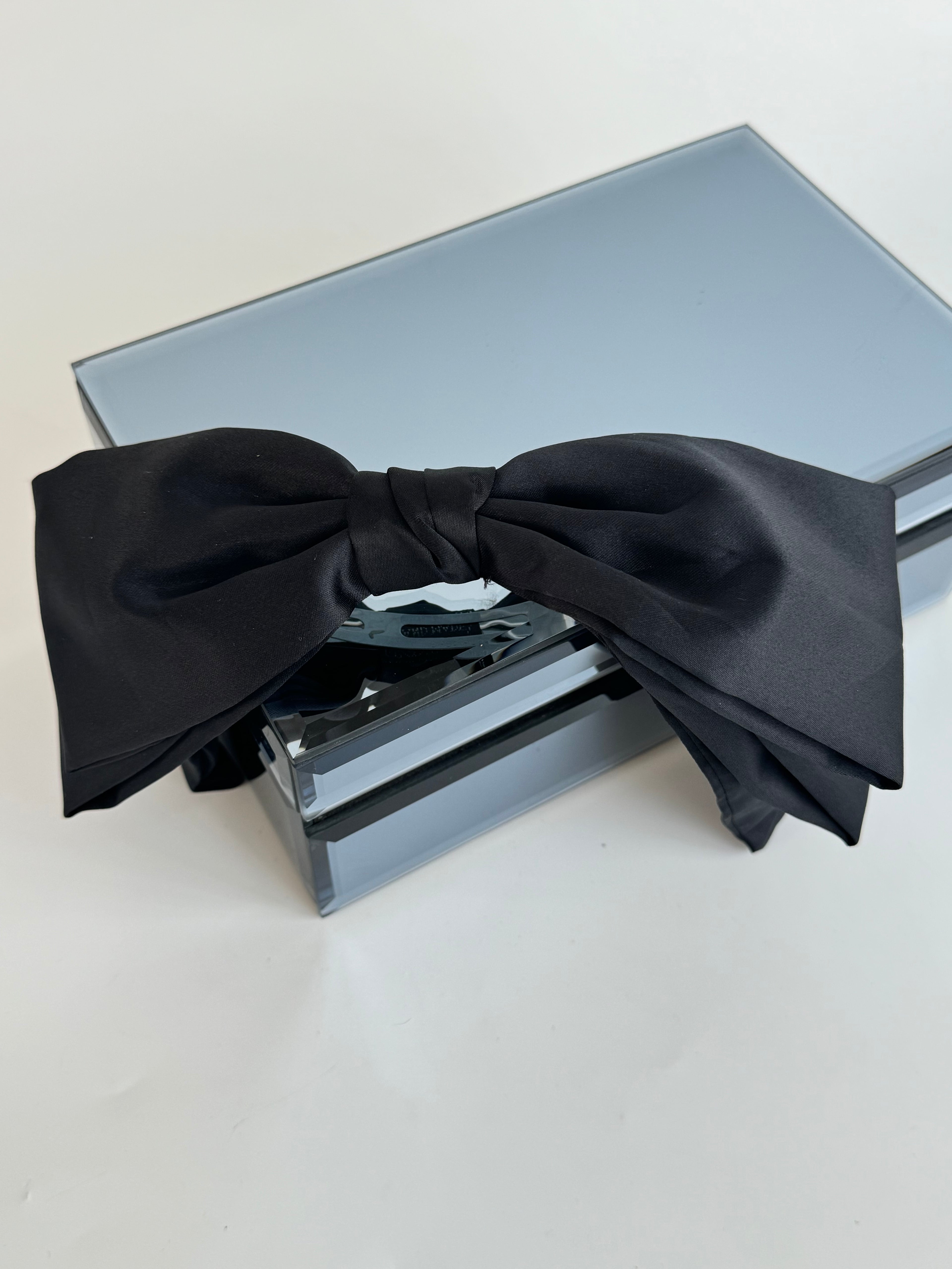 İTHAL SİYAH FİYONKLU KUMAŞ TOKA