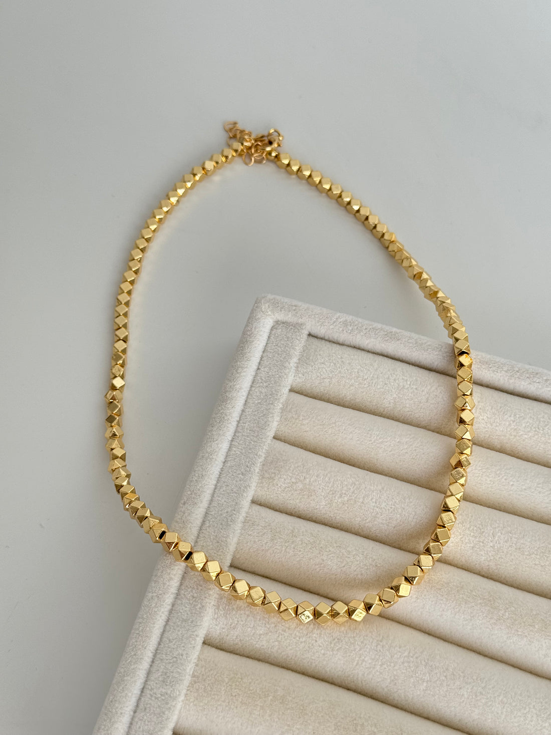 İTHAL KÜP DETAYLI GOLD KOLYE