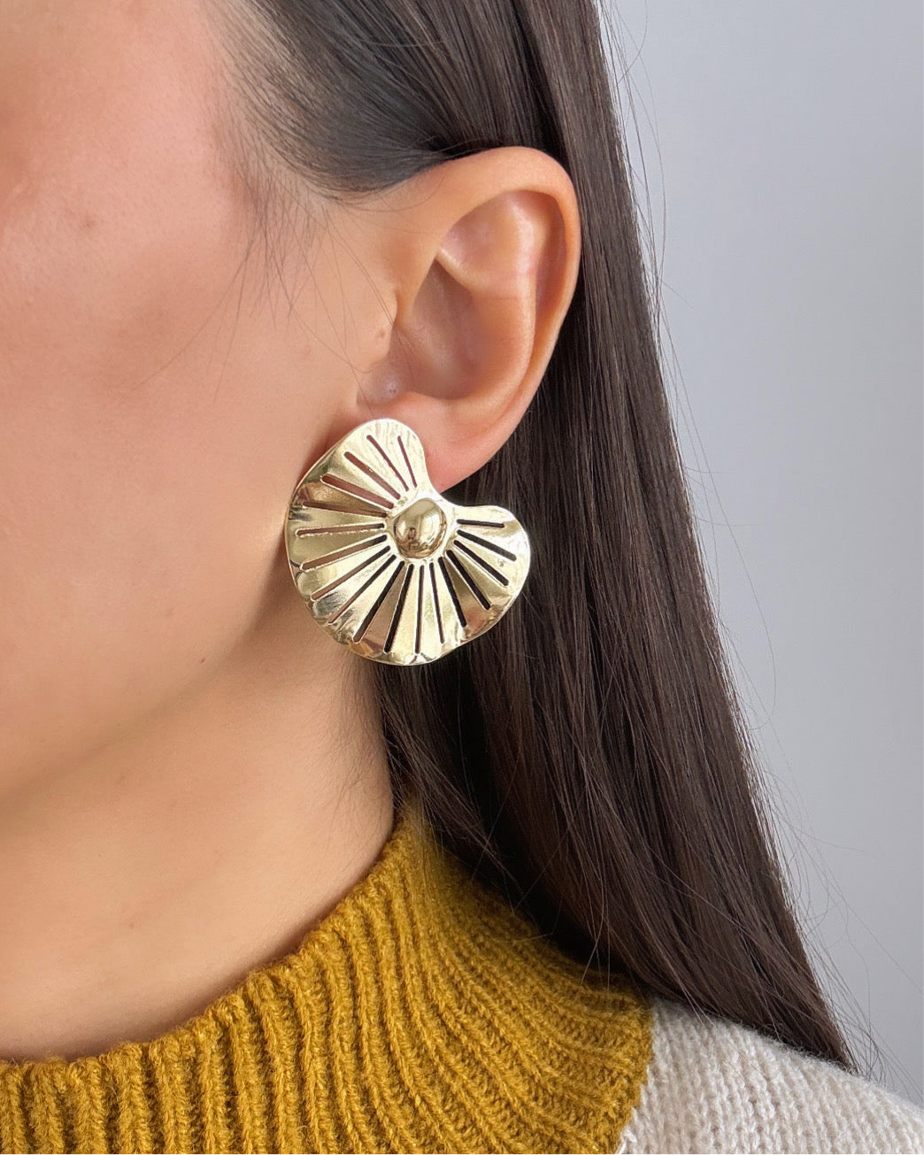 İTHAL YAPRAK MODEL GOLD KÜPE