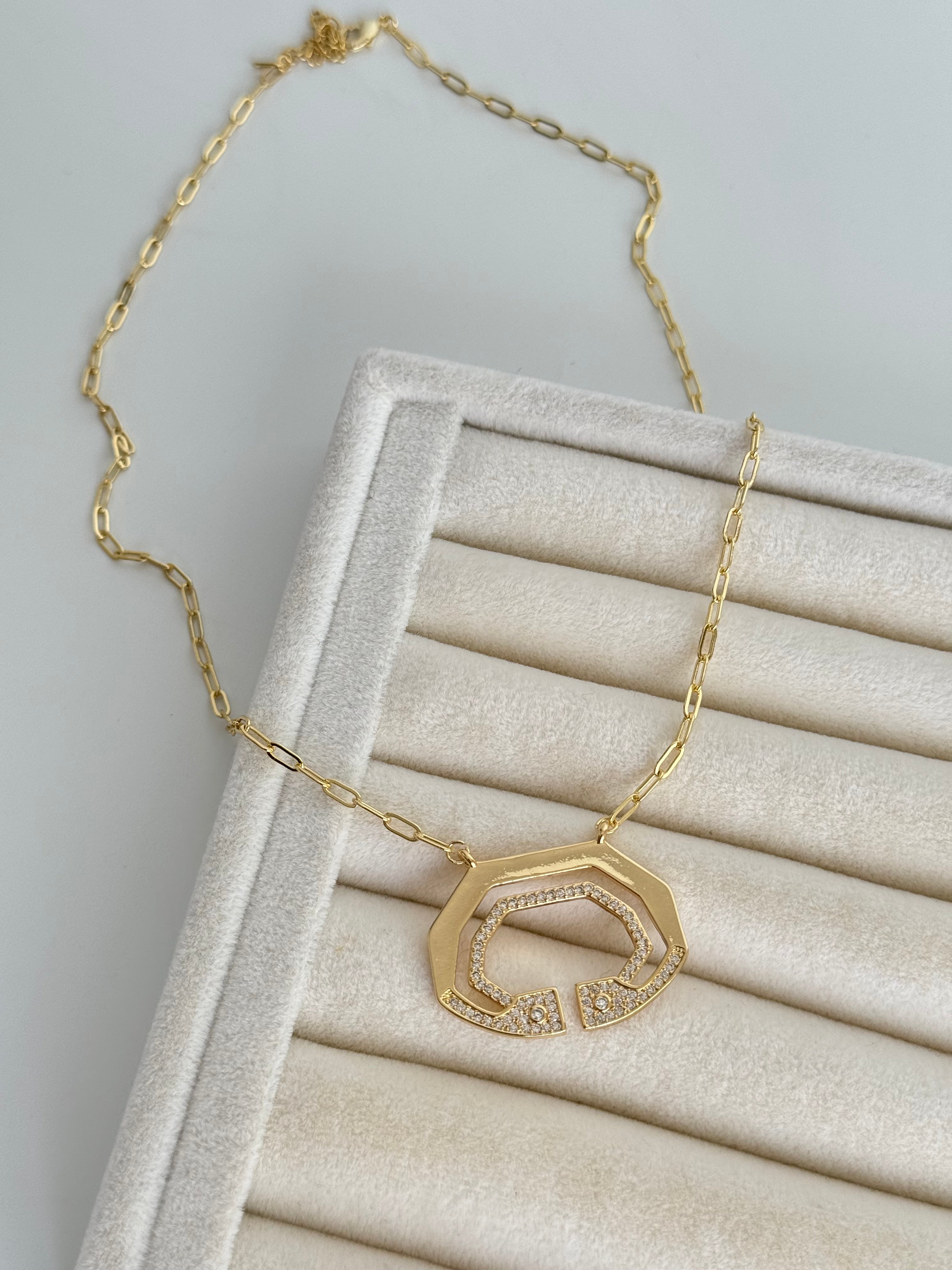 OMRA GEOMETRİK DETAYLI GOLD KOLYE