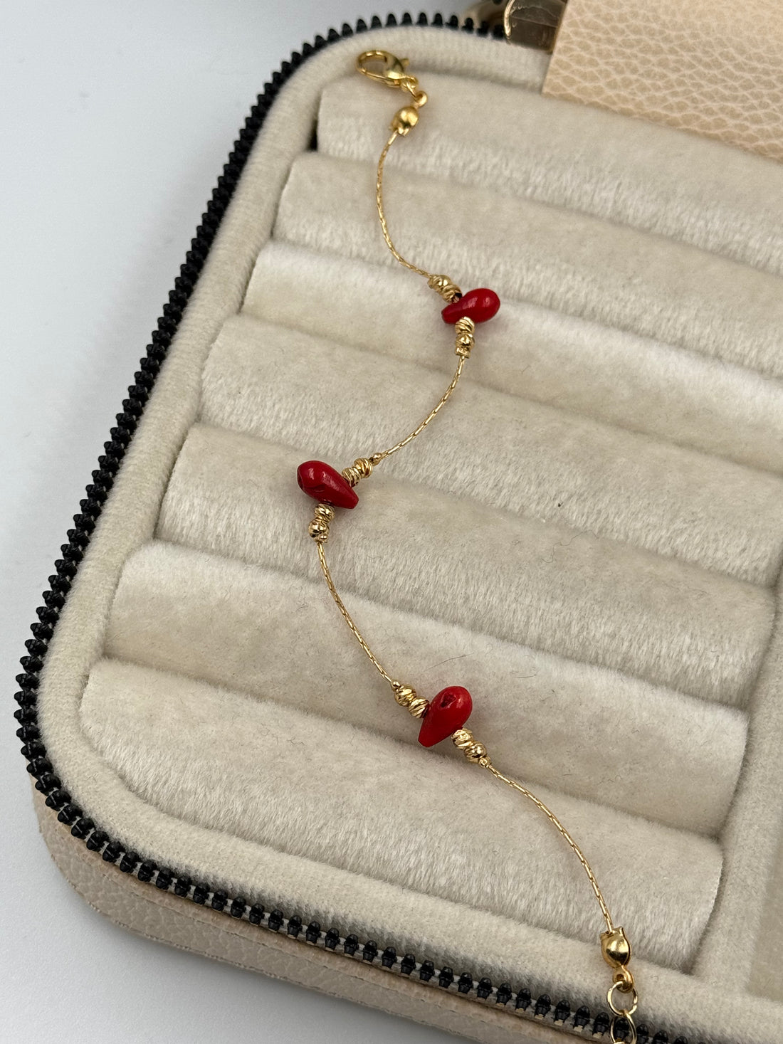 SİYARE MERCAN DOĞAL TAŞLI ALTIN KAPLAMA BİLEKLİK