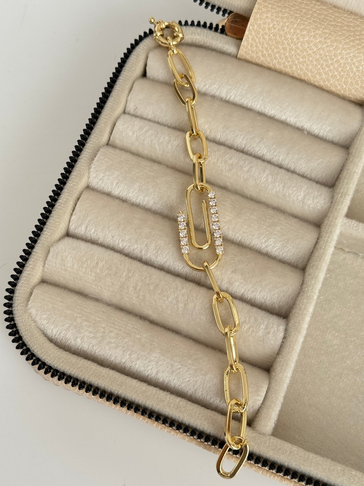 İTHAL ATAÇ DETAYLI GOLD BİLEKLİK