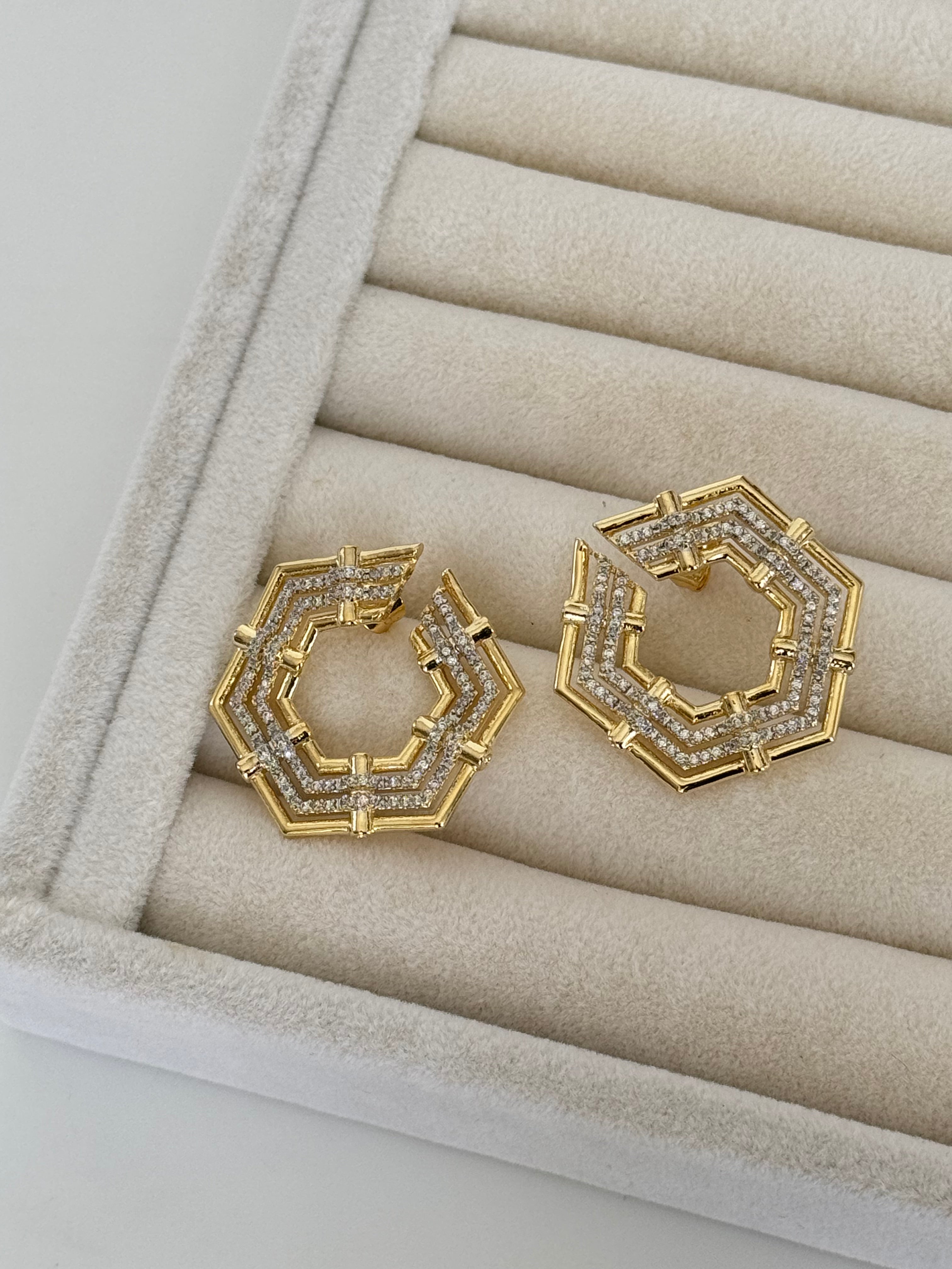 İTHAL TAŞLI ALTIGEN GOLD KÜPE