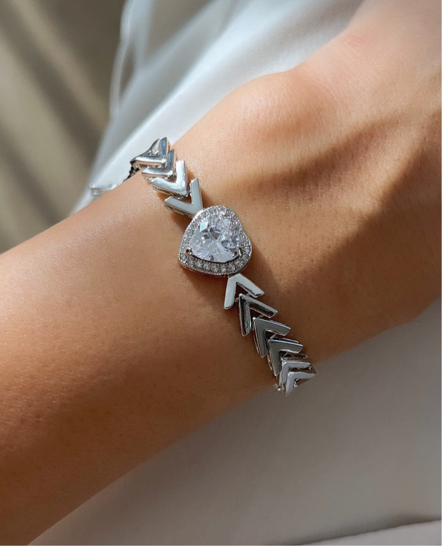 İTHAL KALP BAGET TAŞLI KILÇIKLI SİLVER BİLEKLİK