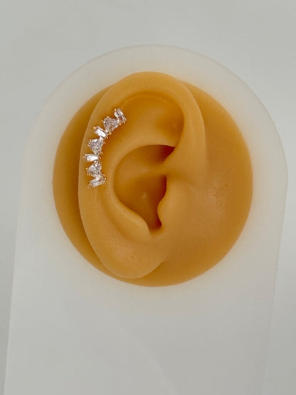 İTHAL KALP DETAYLI GOLD TRAGUS PİERCİNG