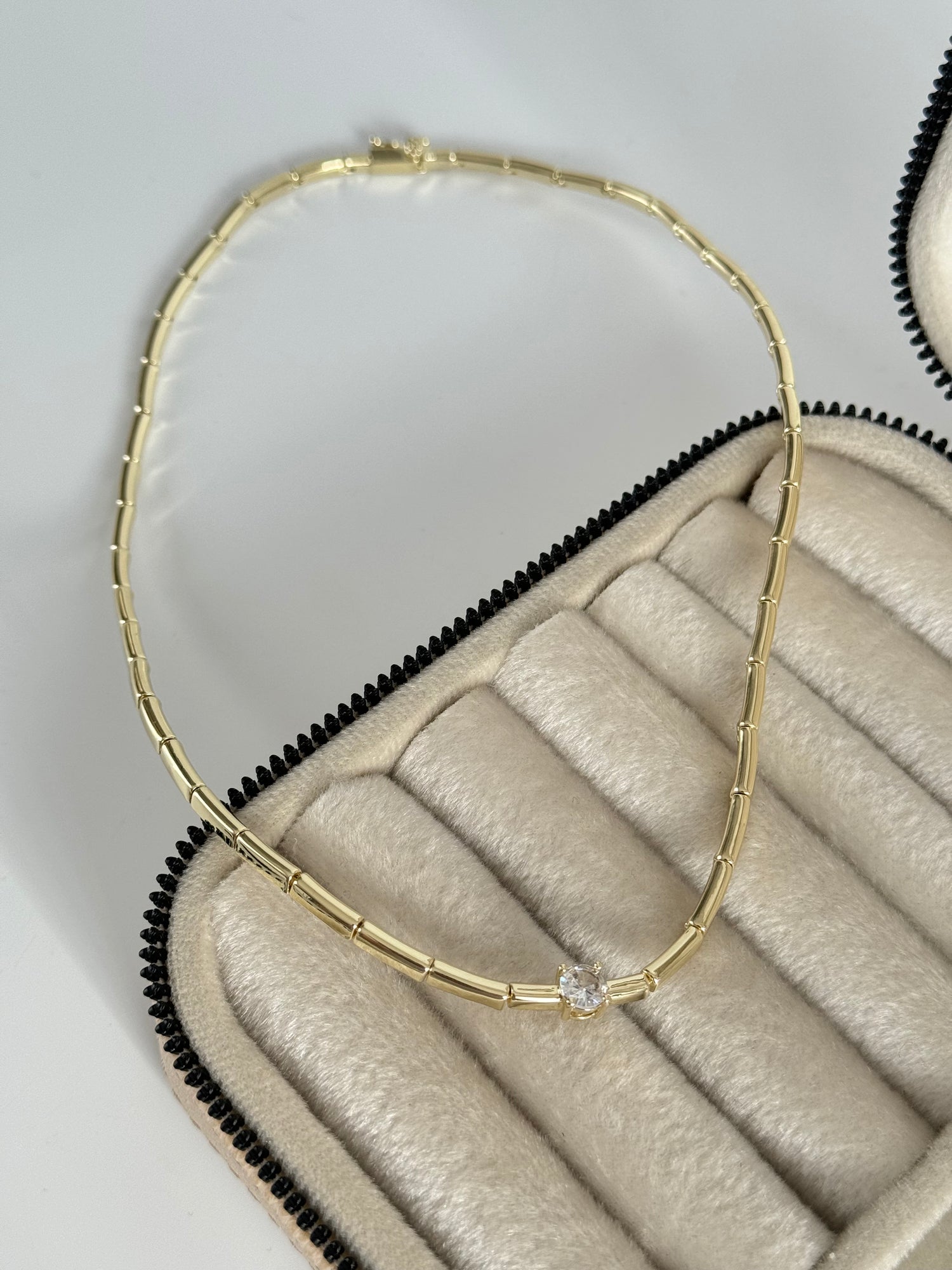 İTHAL TEKTAŞ DETAYLI GOLD KOLYE