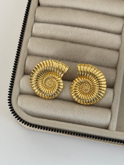 DENİZ KABUĞU MODEL ALTIN KAPLAMA KÜPE