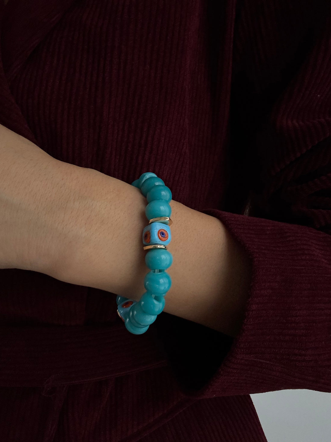 ŞİVA NAZAR BONCUK DETAYLI DOĞAL TAŞLI ALTIN KAPLAMA LASTİK BİLEKLİK