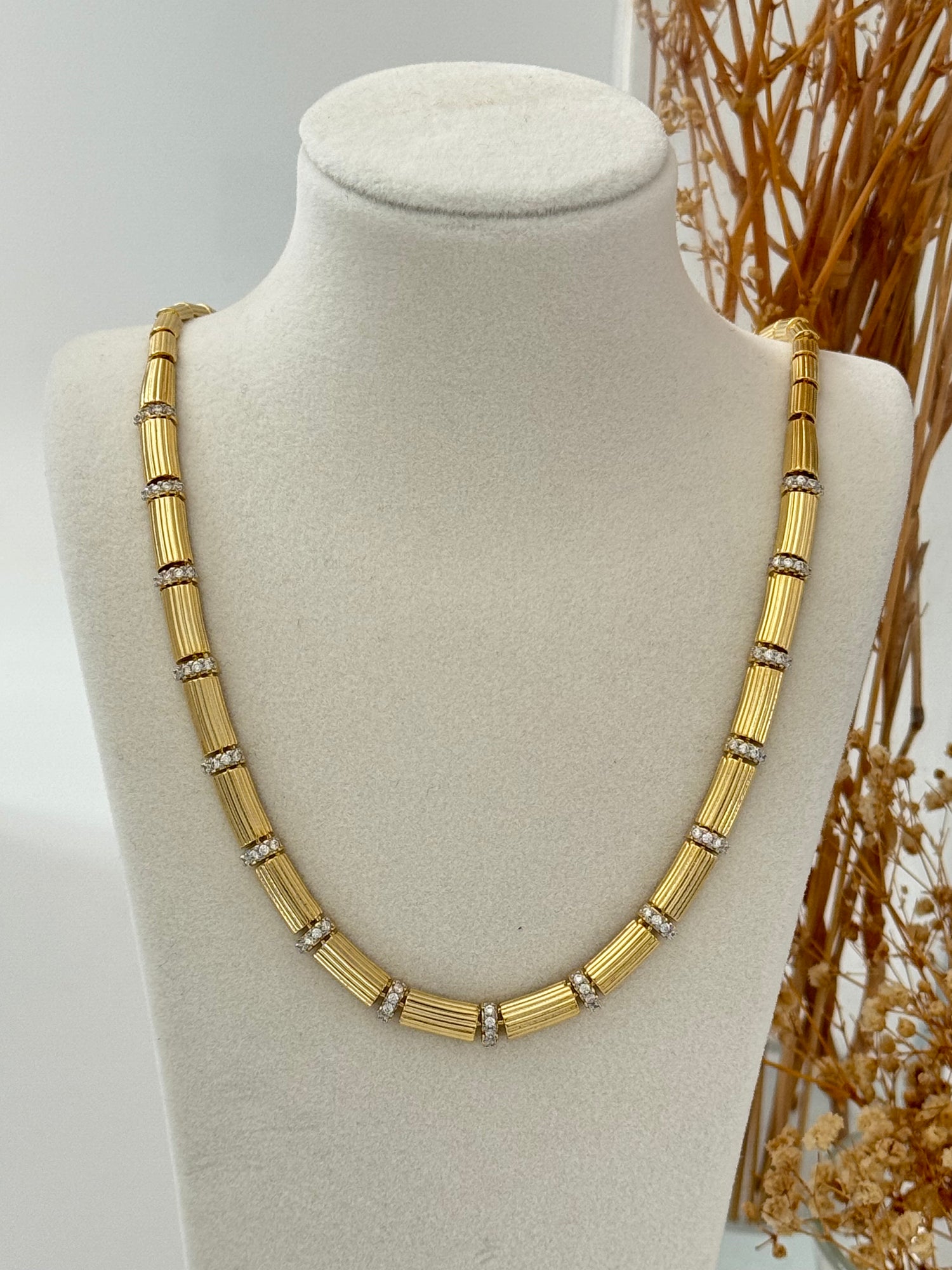 AMEA TAŞ DETAYLI GOLD KOLYE