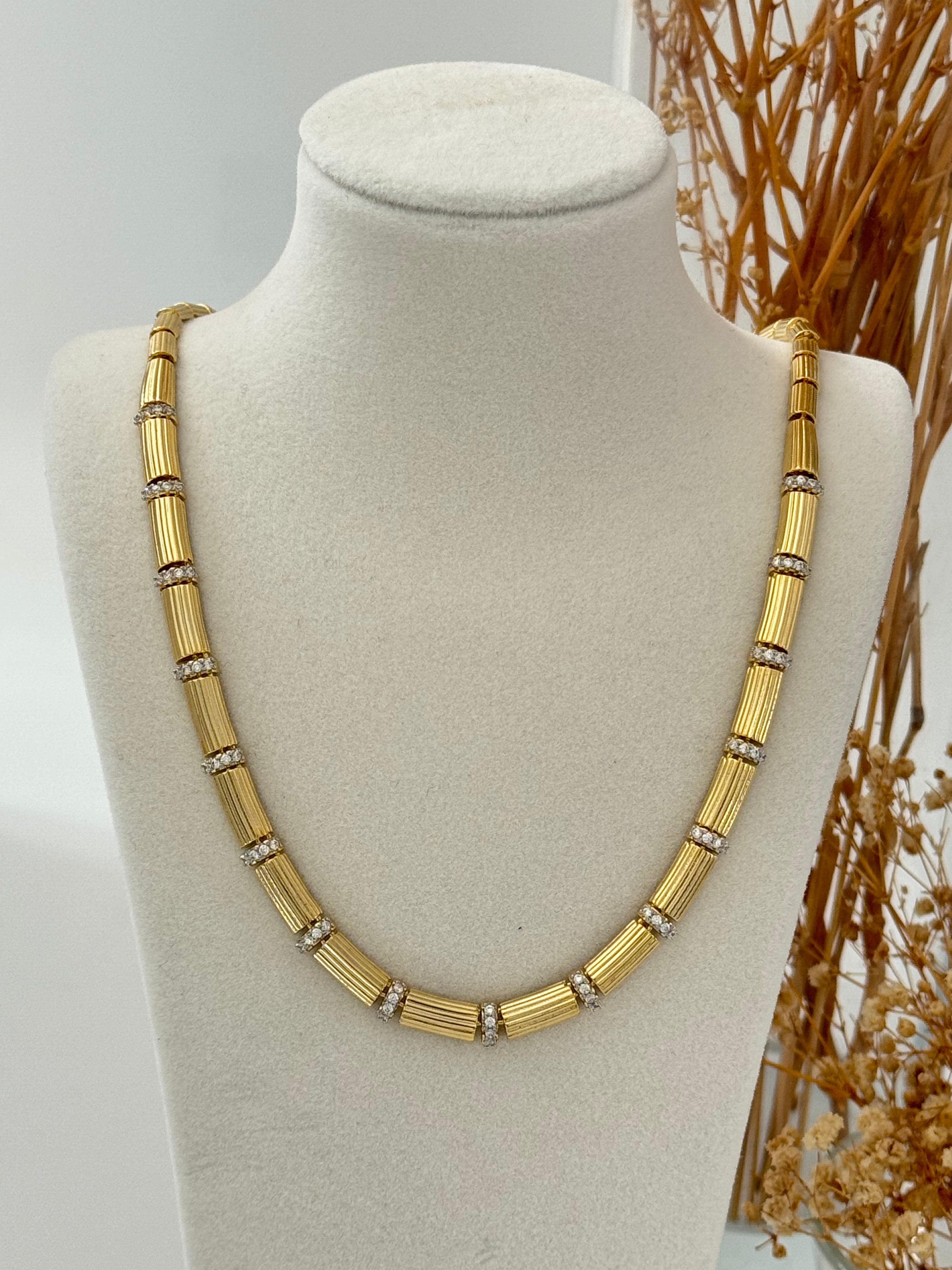 AMEA TAŞ DETAYLI GOLD KOLYE