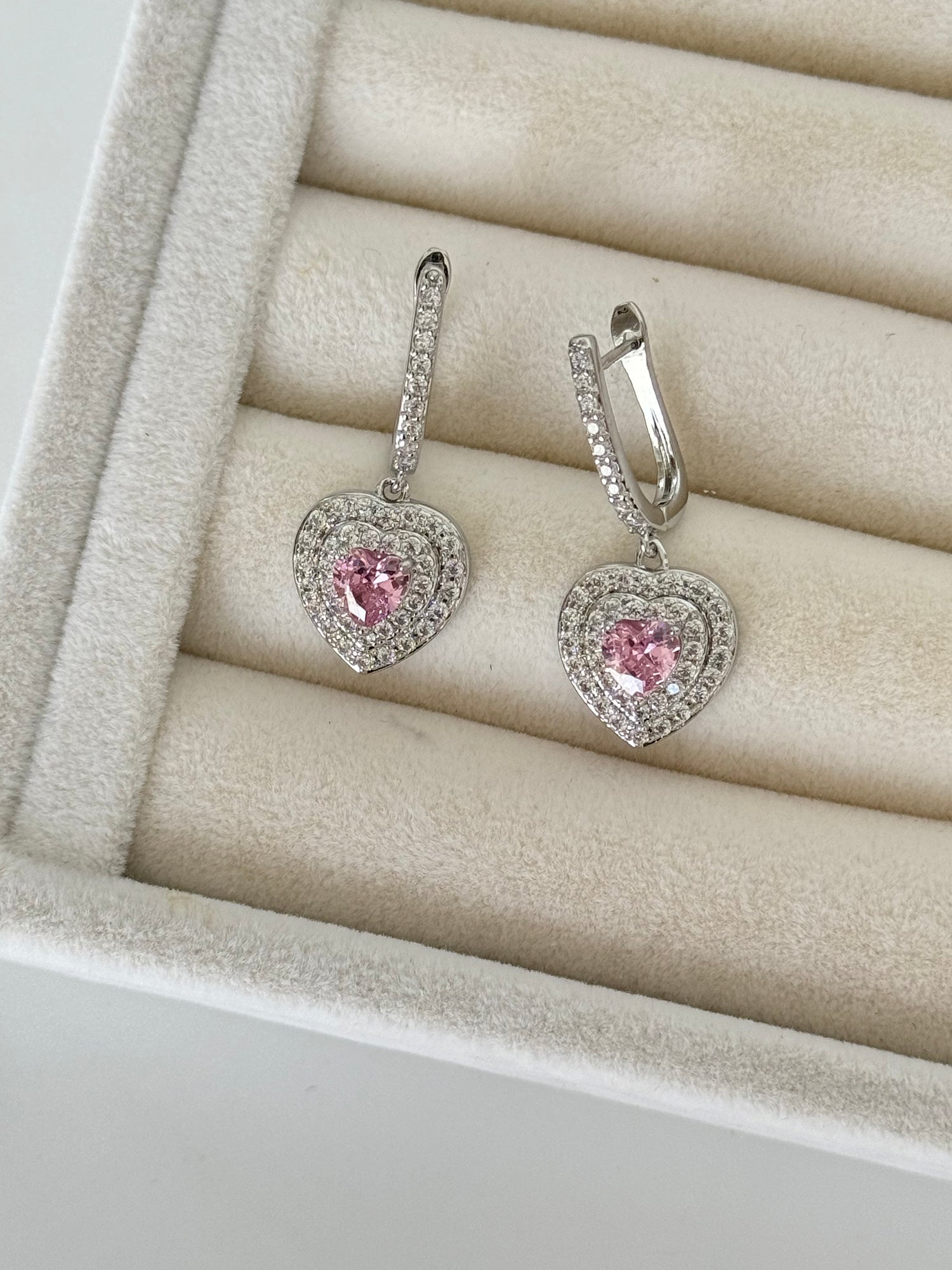 İTHAL PEMBE KALP DETAYLI ZİRKON TAŞLI SİLVER KÜPE