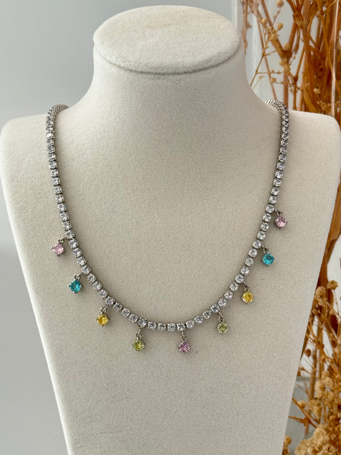 SU YOLU RENKLİ TAŞLI KOLYE