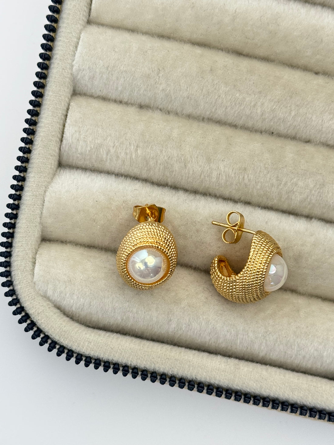 İTHAL İNCİ DETAYLI GOLD KÜPE