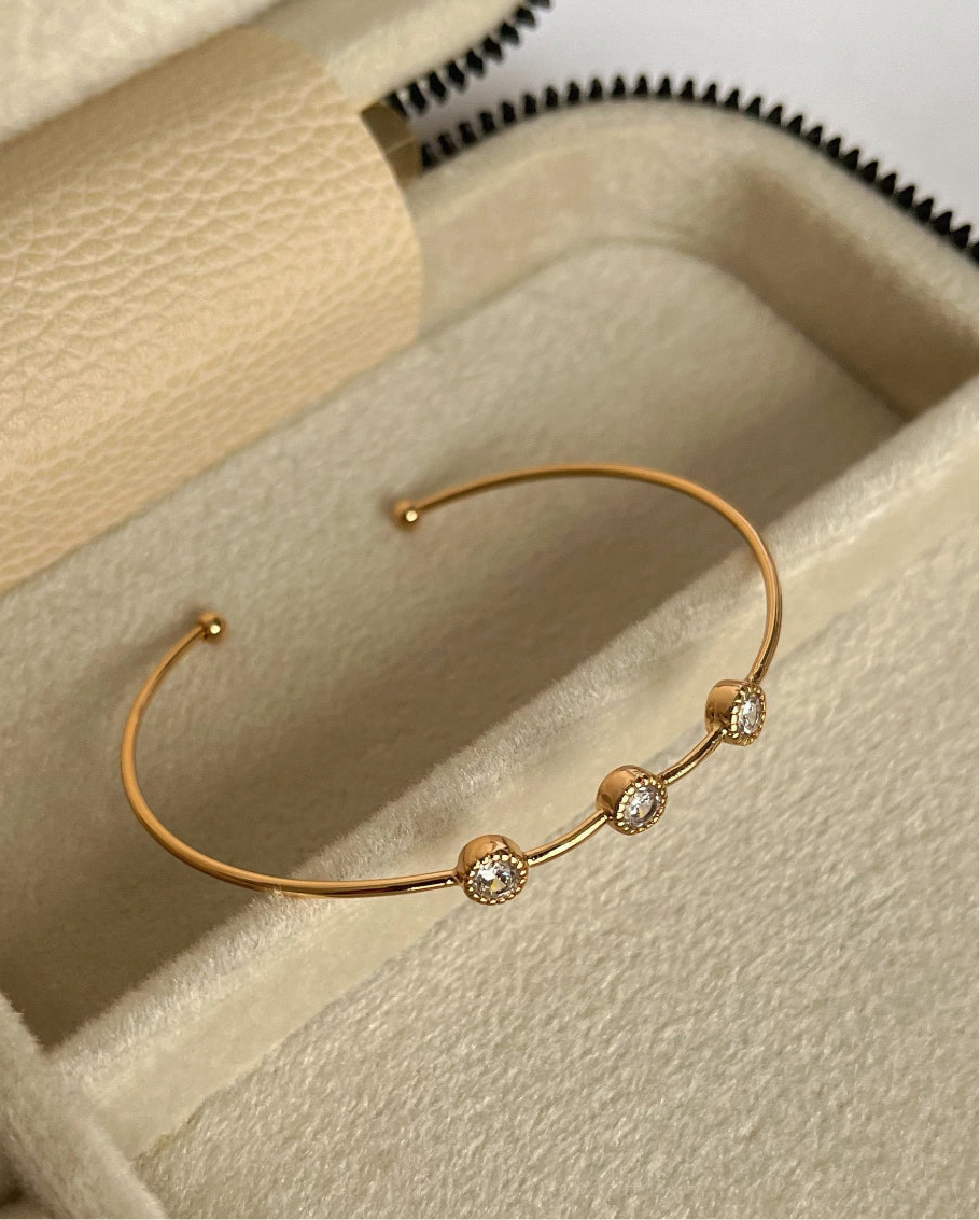 ÜÇ TAŞLI İTHAL GOLD KELEPÇE BİLEZİK