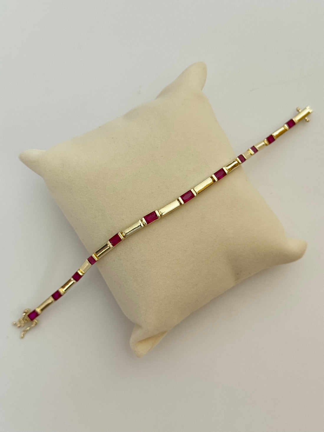 YEXA FUŞYA TAŞLI GOLD BİLEKLİK