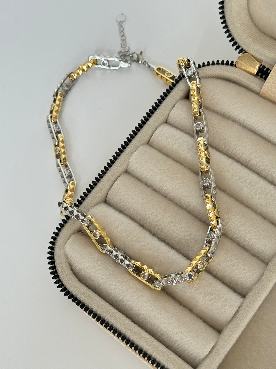 İTHAL TAŞ DETAYLI ÇİFT RENK ZİNCİR KOLYE